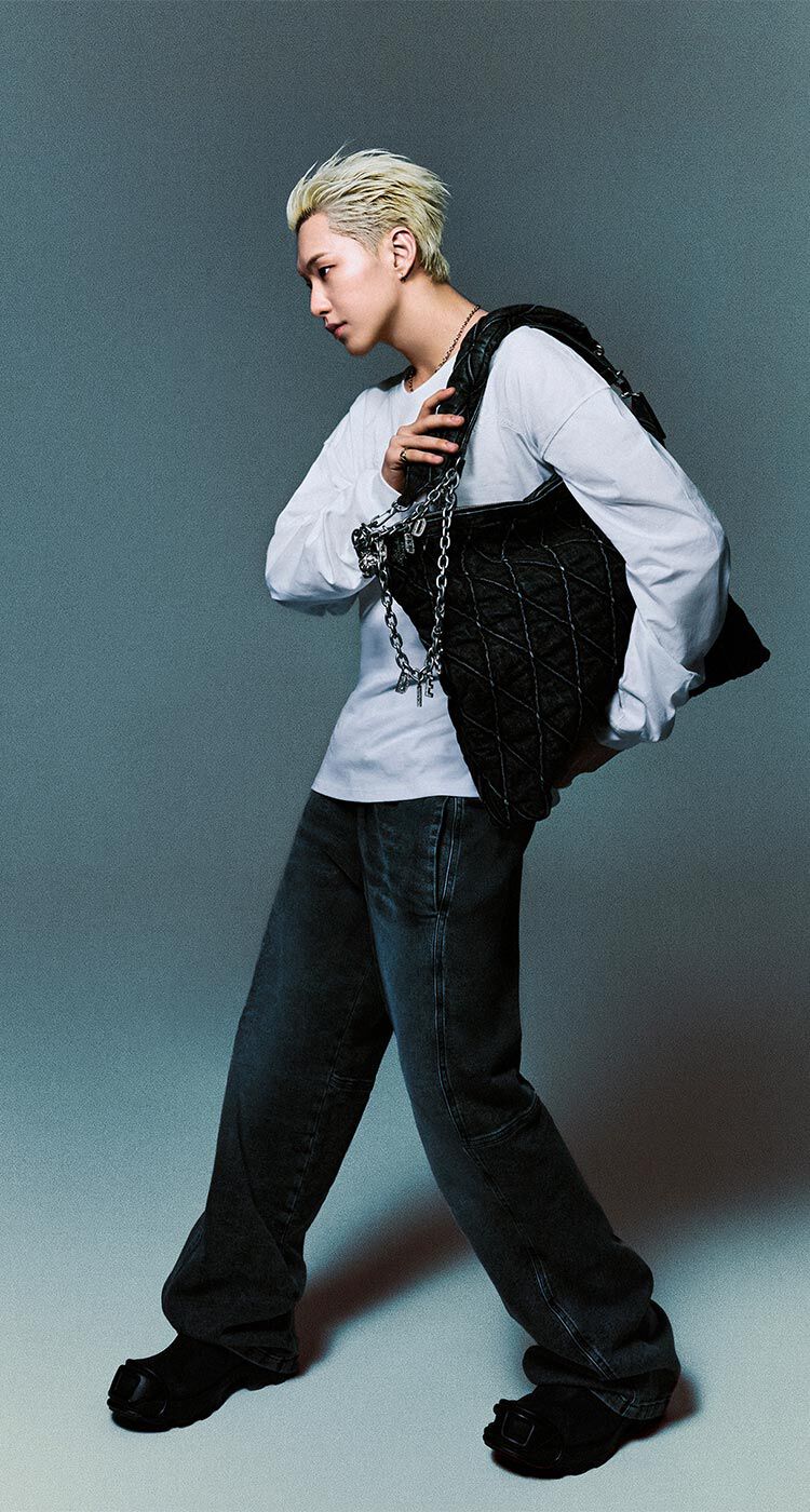 Hoshi portant sa collection capsule créée en collaboration avec Diesel