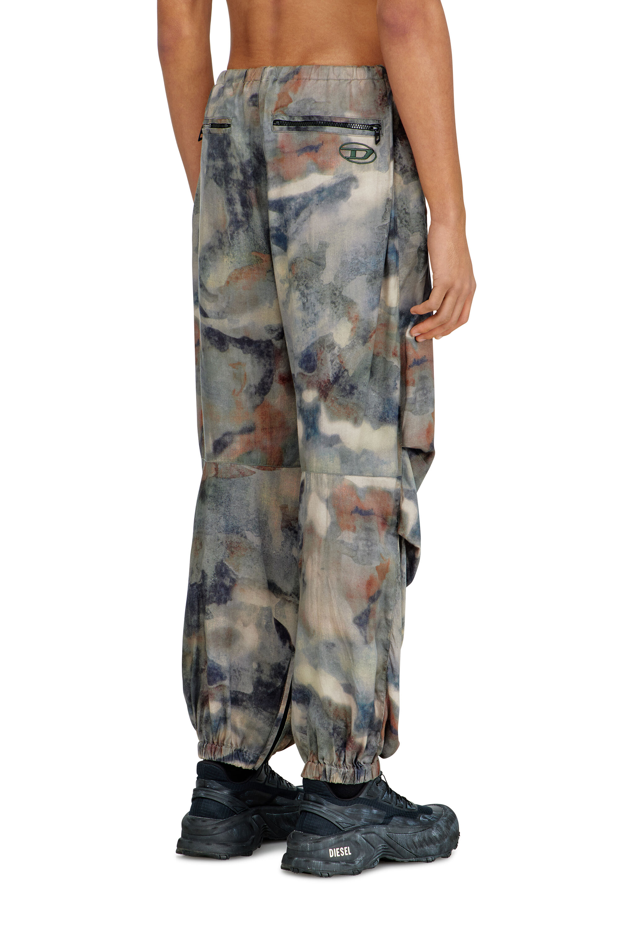 Diesel - P-STITCH-TKBZ, Pantalon cargo en tissu imprim&eacute; Homme in Vert - 4