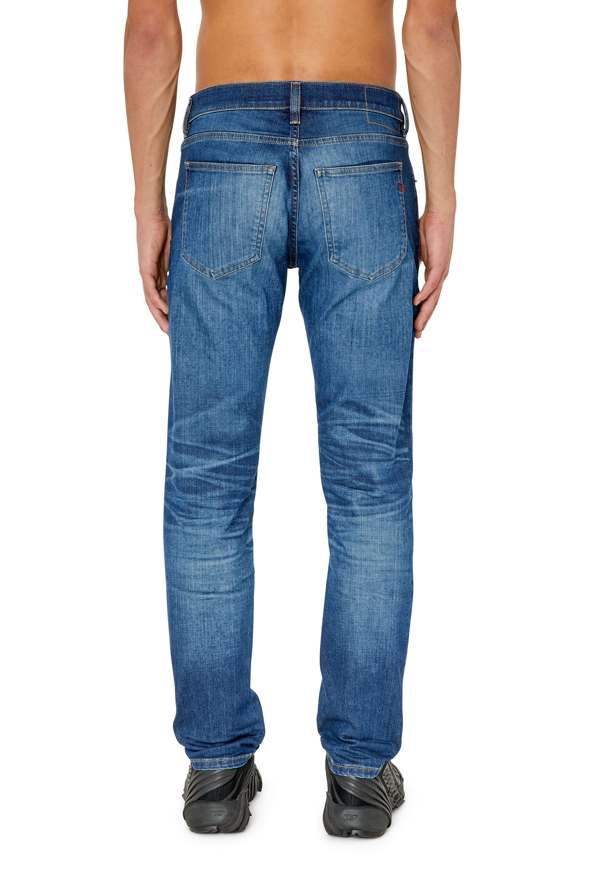 Diesel - 2019 D-Strukt 0NFAN Slim Jeans, Bleu Clair - Image 4