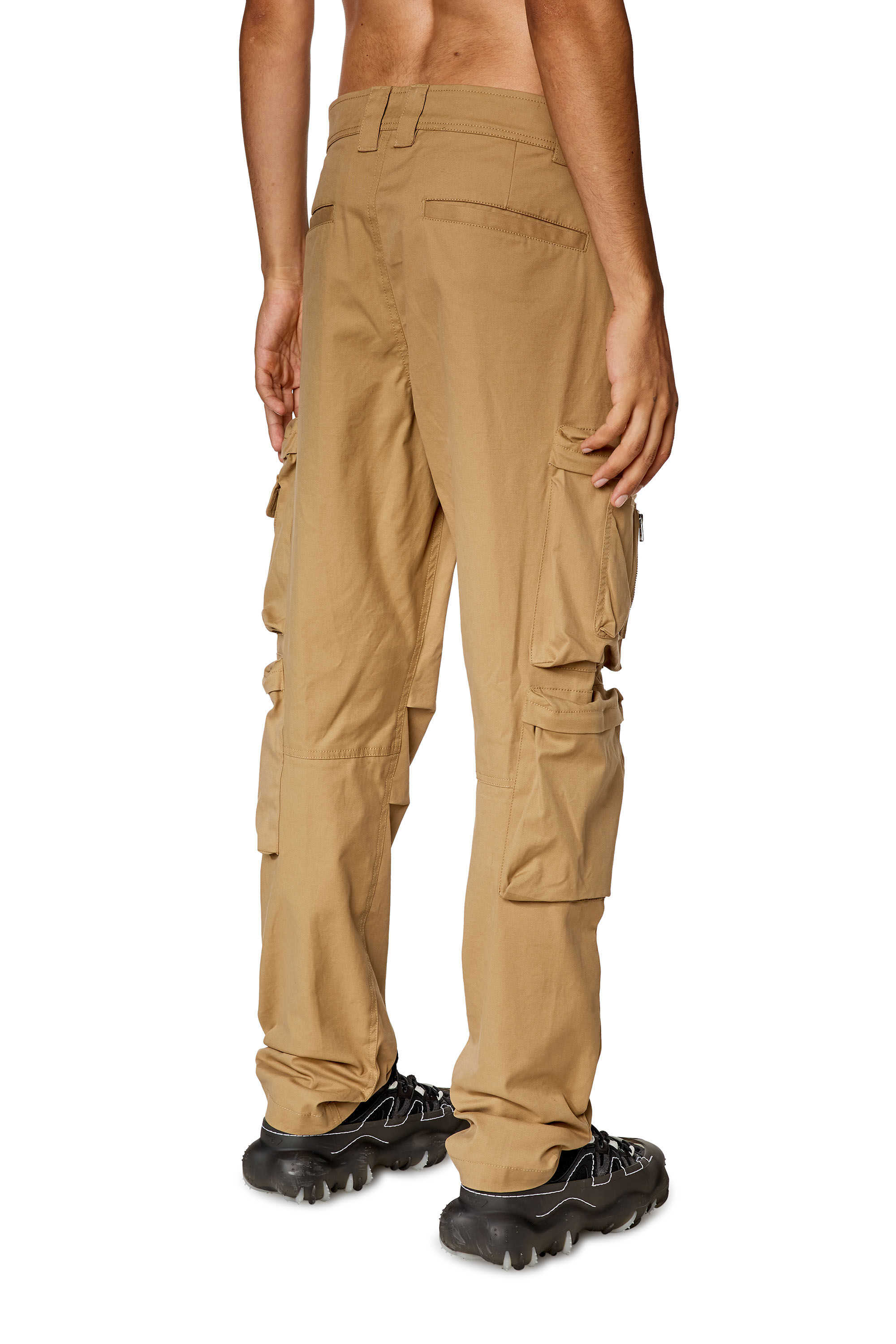Diesel - P-ARLEM, Pantalon cargo avec poche zippée Homme in Marron - 4
