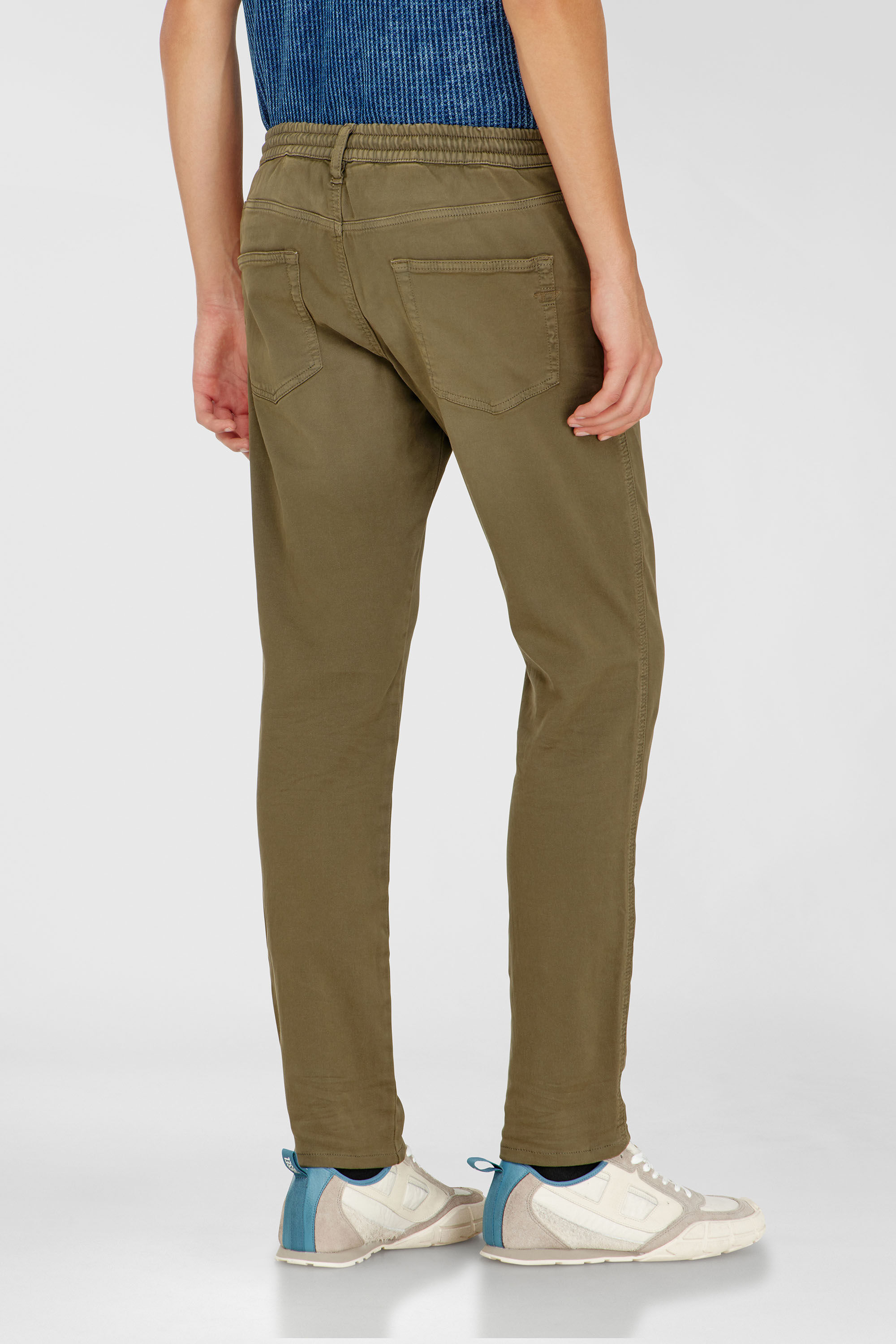 Diesel - Slim 2062 D-Strukt Joggjeans&reg; 0670M Homme, Vert - Image 3