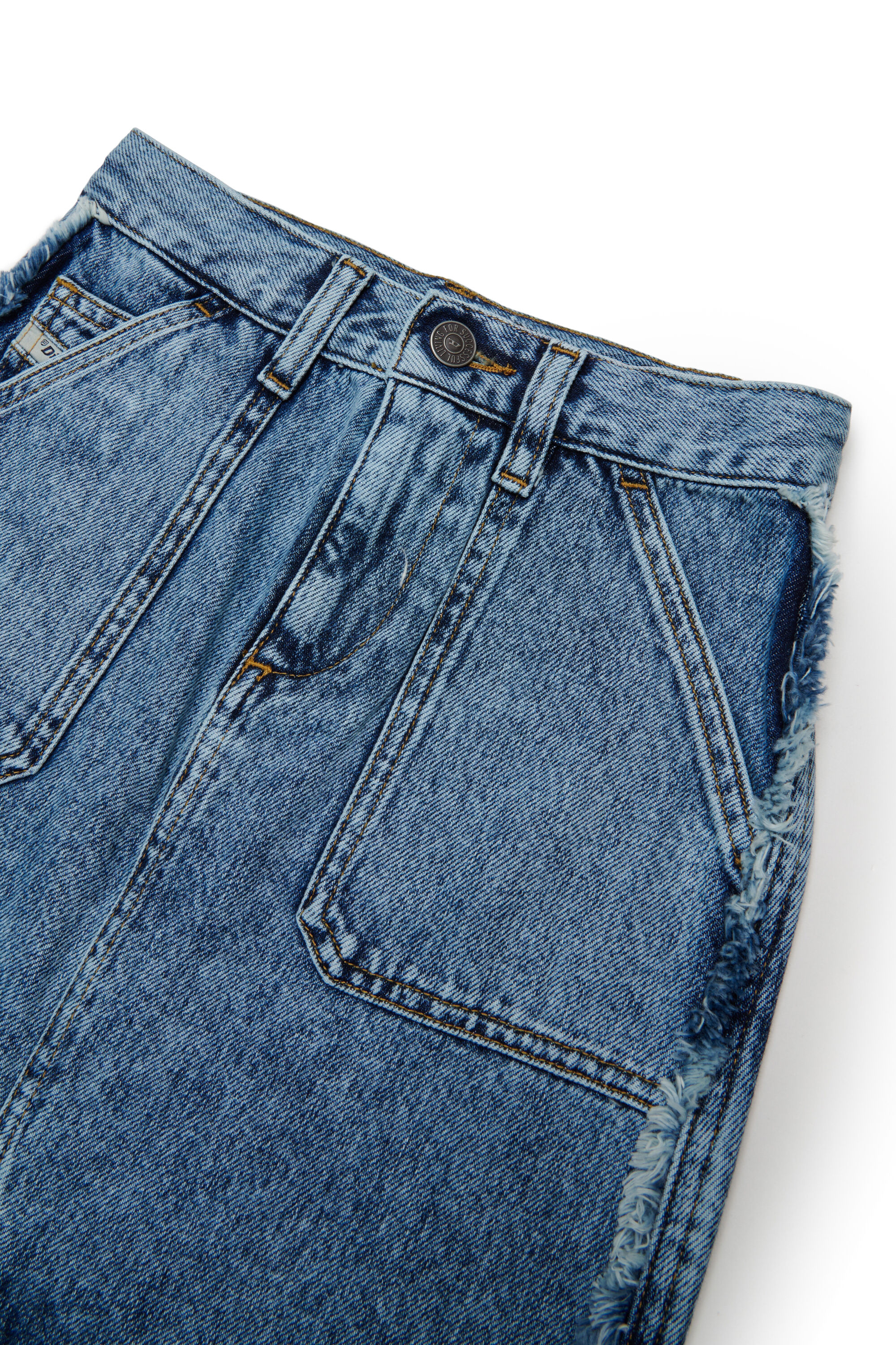 Diesel - GELKA, Jupe en denim effiloch&eacute; avec patch rose Femme in Bleu - 3