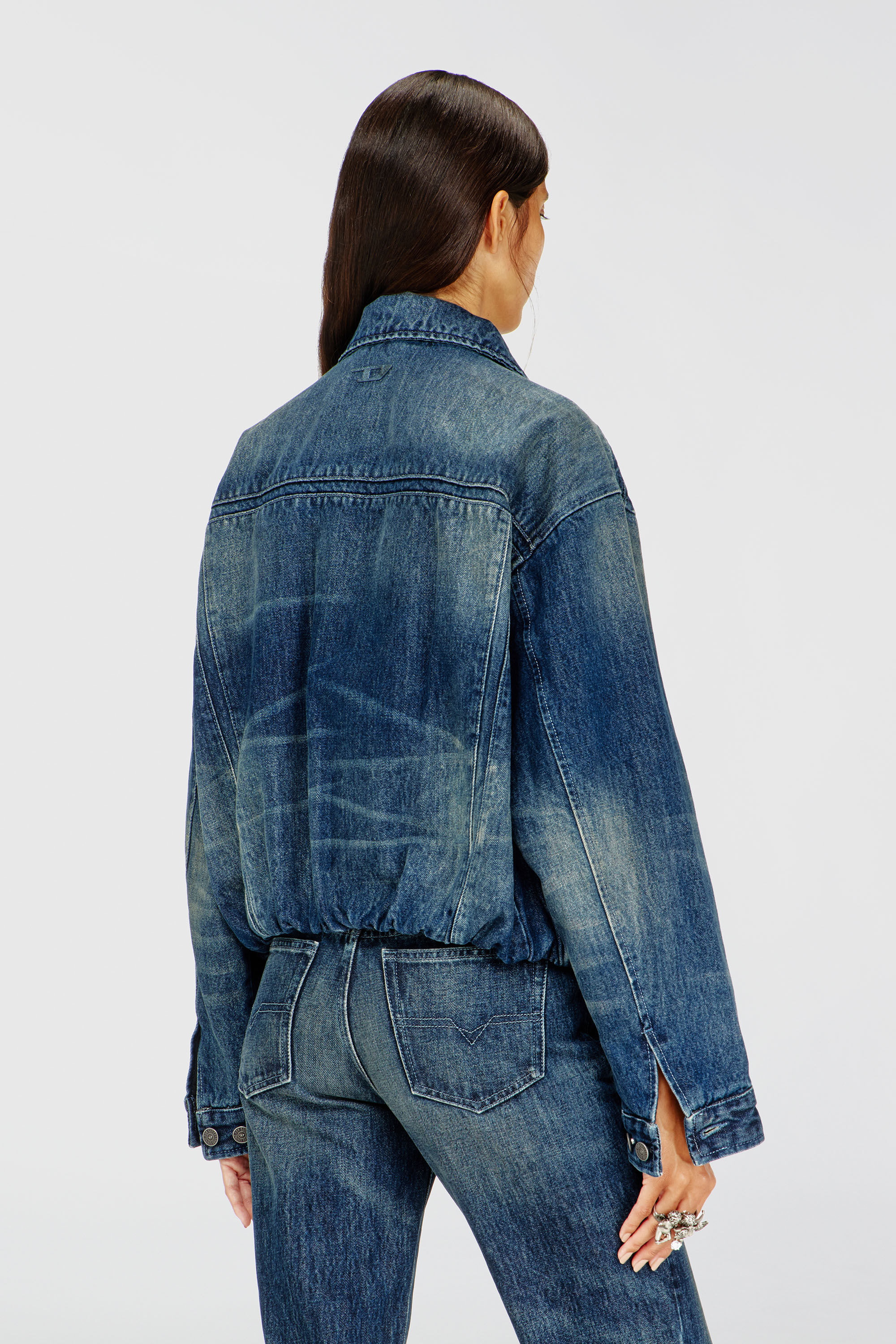 Diesel - DE-MORVI-FSJ, Veste trucker en denim avec taille &eacute;lastiqu&eacute;e Femme in Bleu - 4