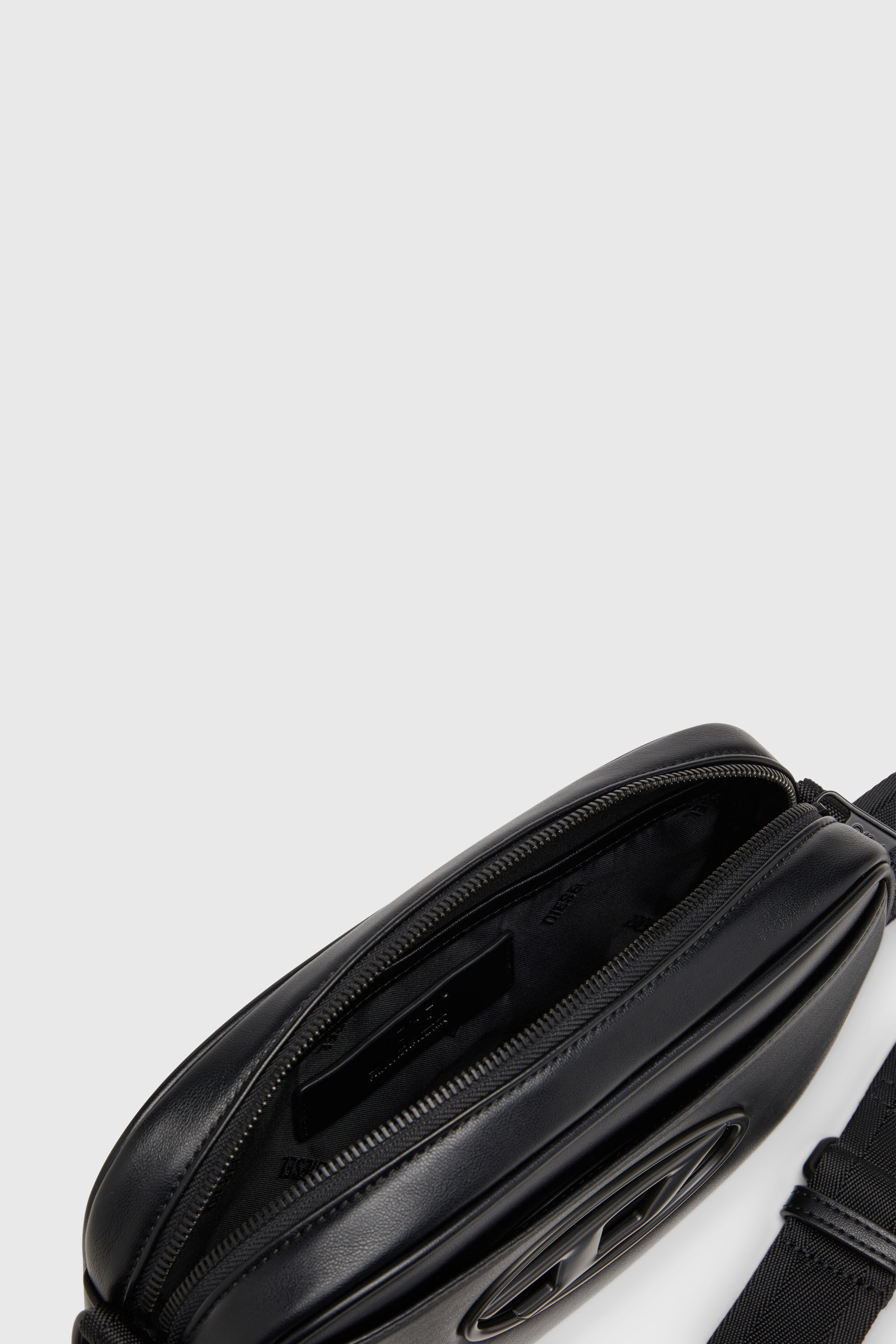 Diesel - HOLI-D CAMERA BAG, Holi-D-Sac Camera en n&eacute;opr&egrave;ne et PU Homme in Noir - 3