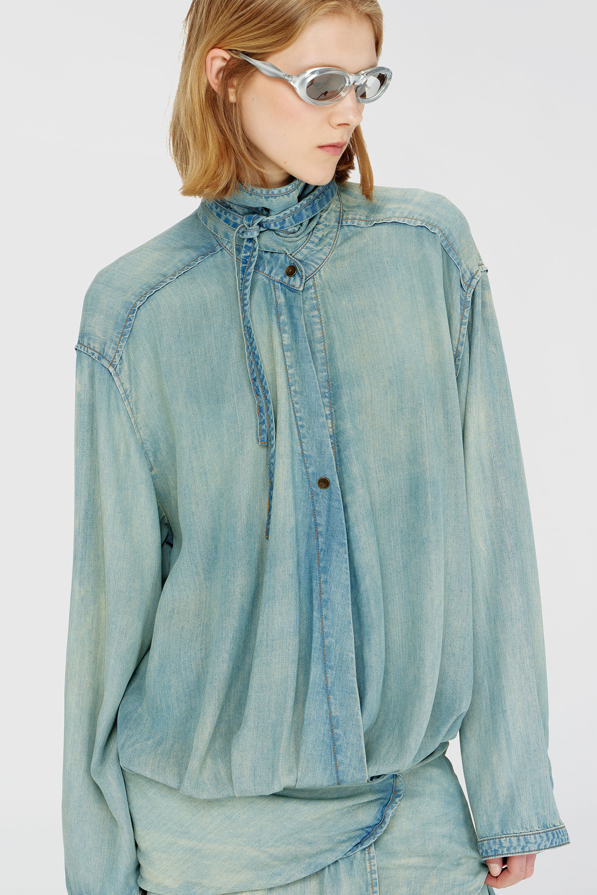 Diesel - DE-TILORA-S, Robe chemise en denim oversized drap&eacute;e Femme in Bleu - 5