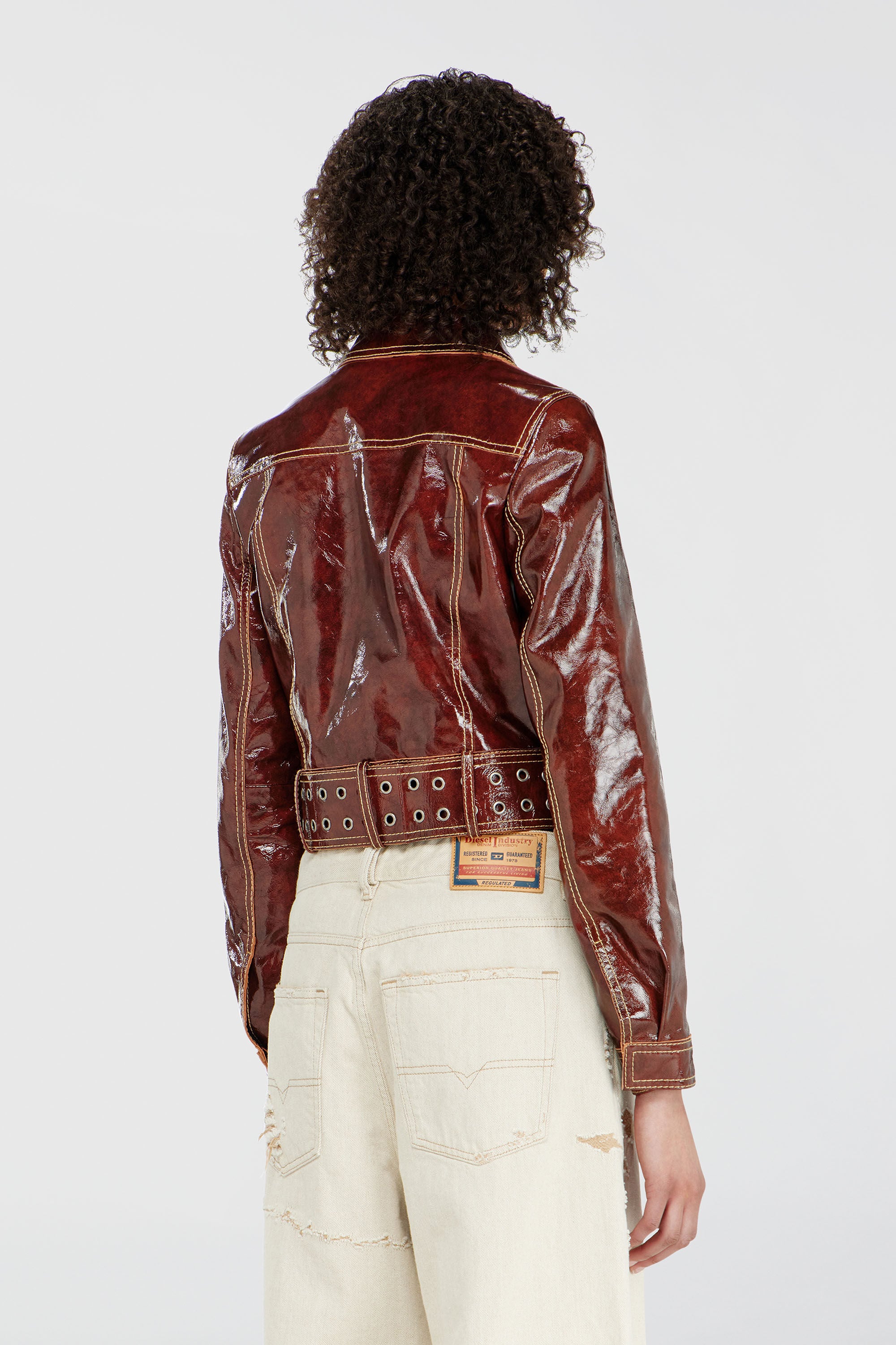 Diesel - L-EGEND, Veste en cuir verni avec large ceinture Femme in Rouge - 4