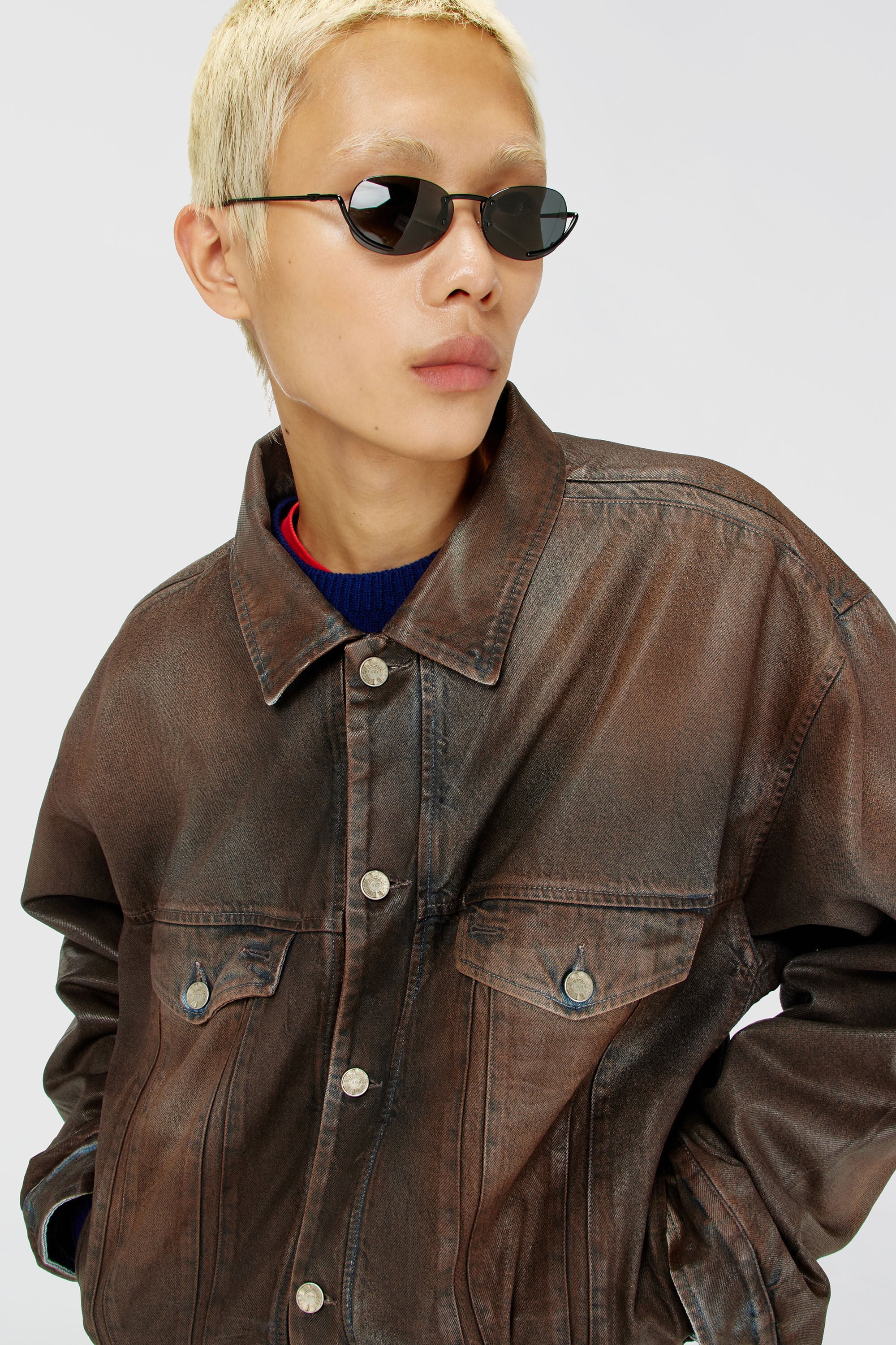 Diesel - D-MORVI-S, Veste trucker en denim enduit Mixte in Marron - 5