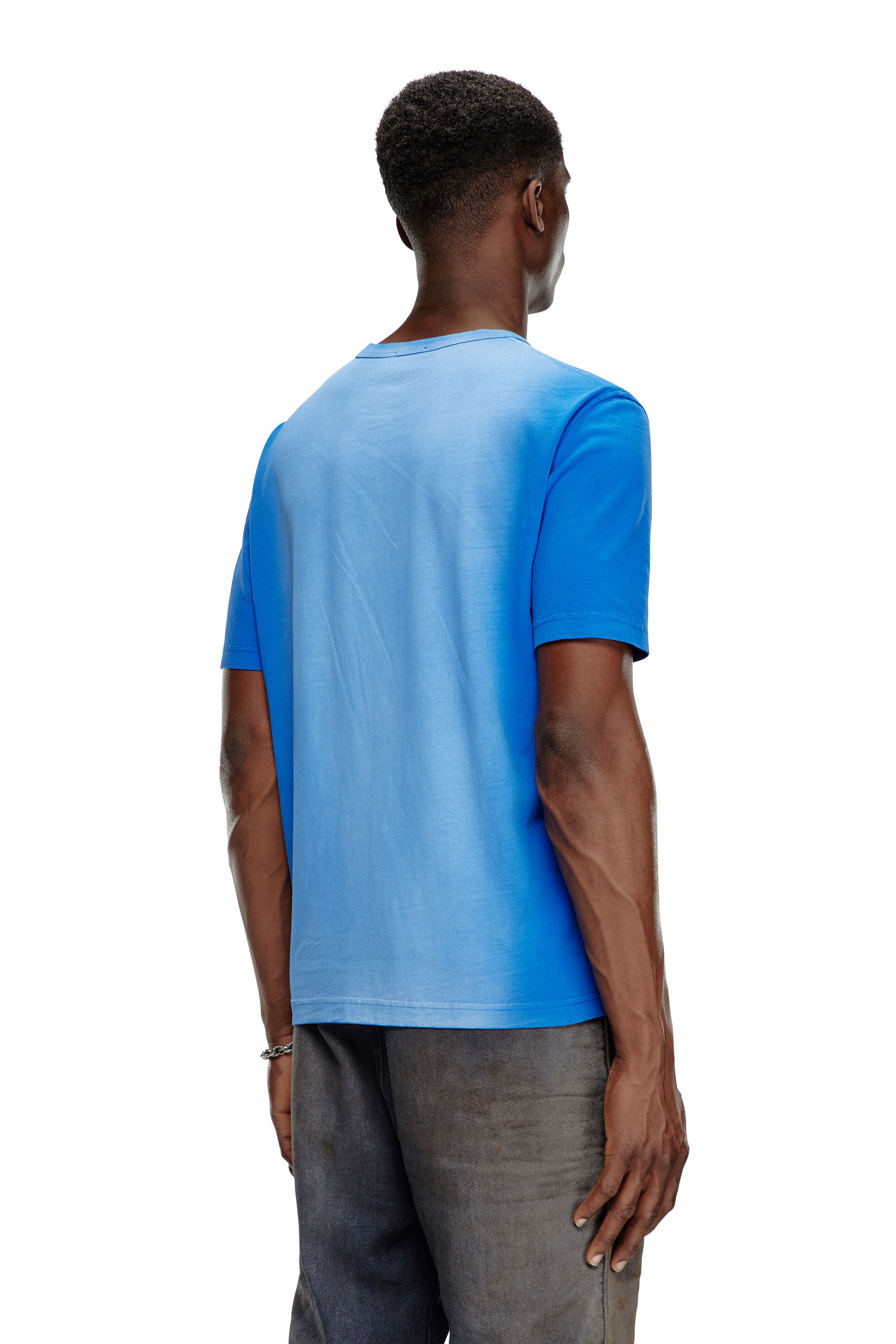Diesel - T-ADJUST-Q2, Homme T-shirt en jersey de coton pulvérisé in Bleu - Image 4