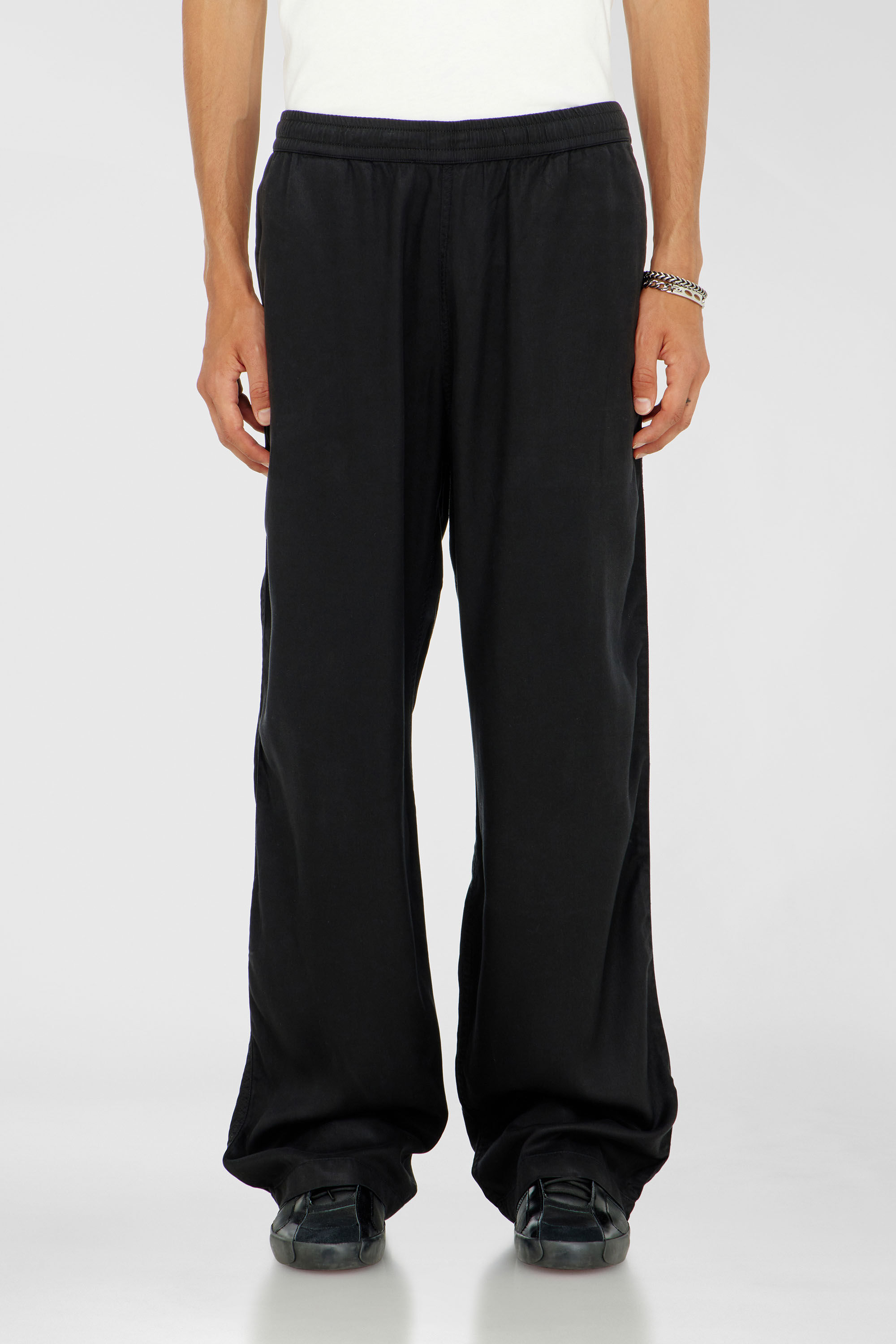 Diesel - P-DREYER-C, Pantalon &agrave; cordon en serg&eacute; d&eacute;lav&eacute; Homme in Noir - 3