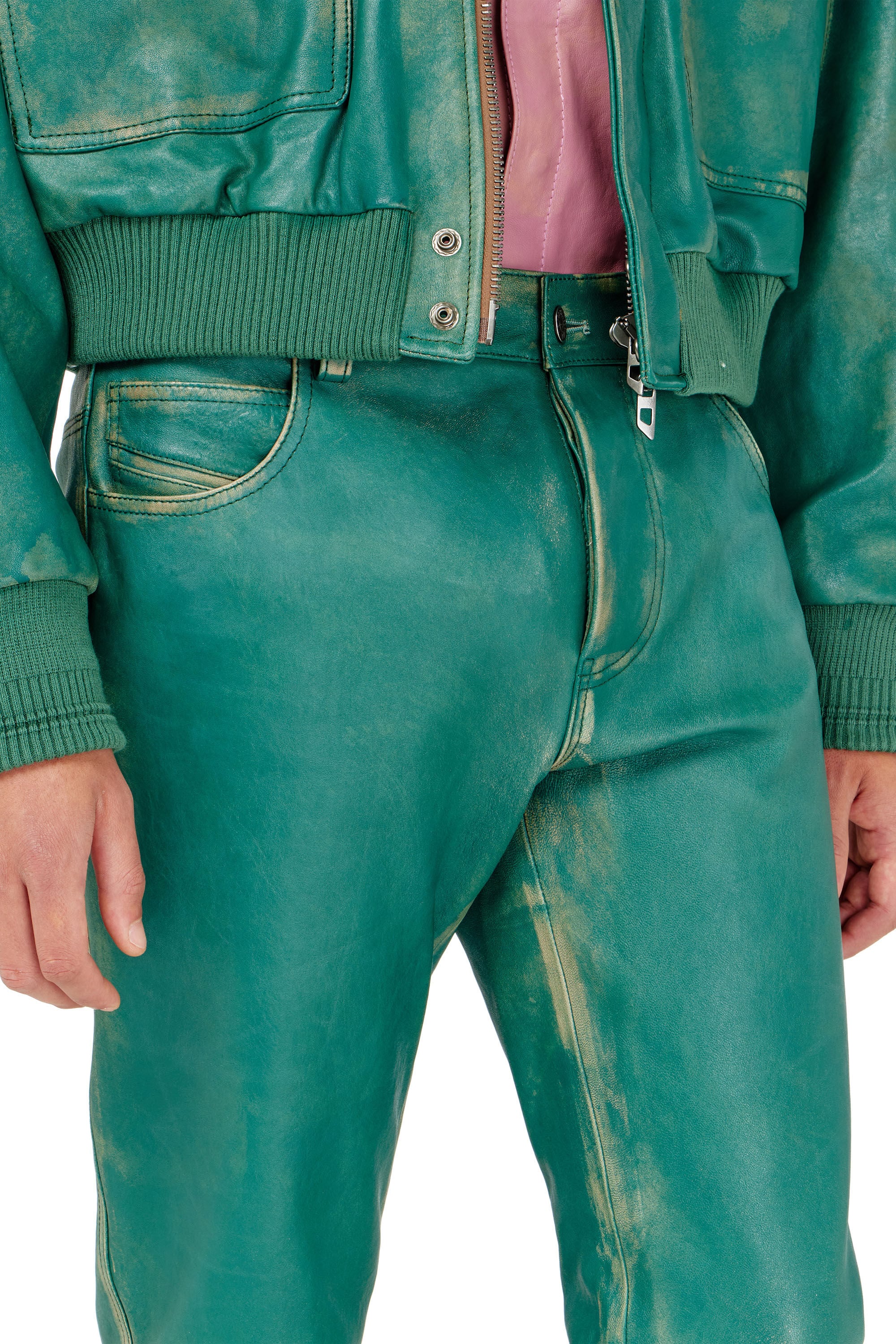 Diesel - P-OCKET, Pantalon en cuir trait&eacute; Homme in ToBeDefined - 4