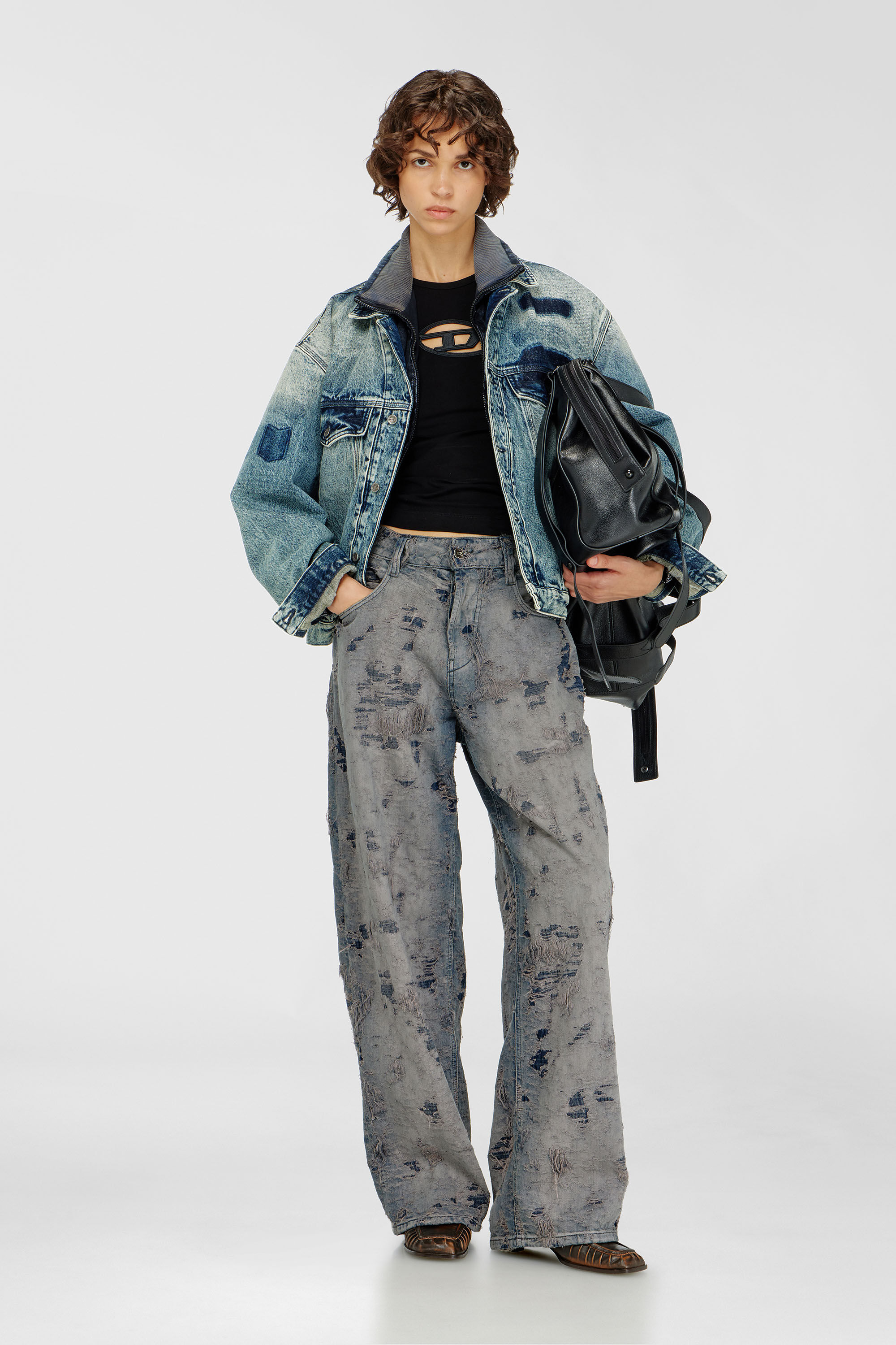 Diesel - T-ANGIE, T-shirt avec logo peek-a-boo Femme in Noir - 1