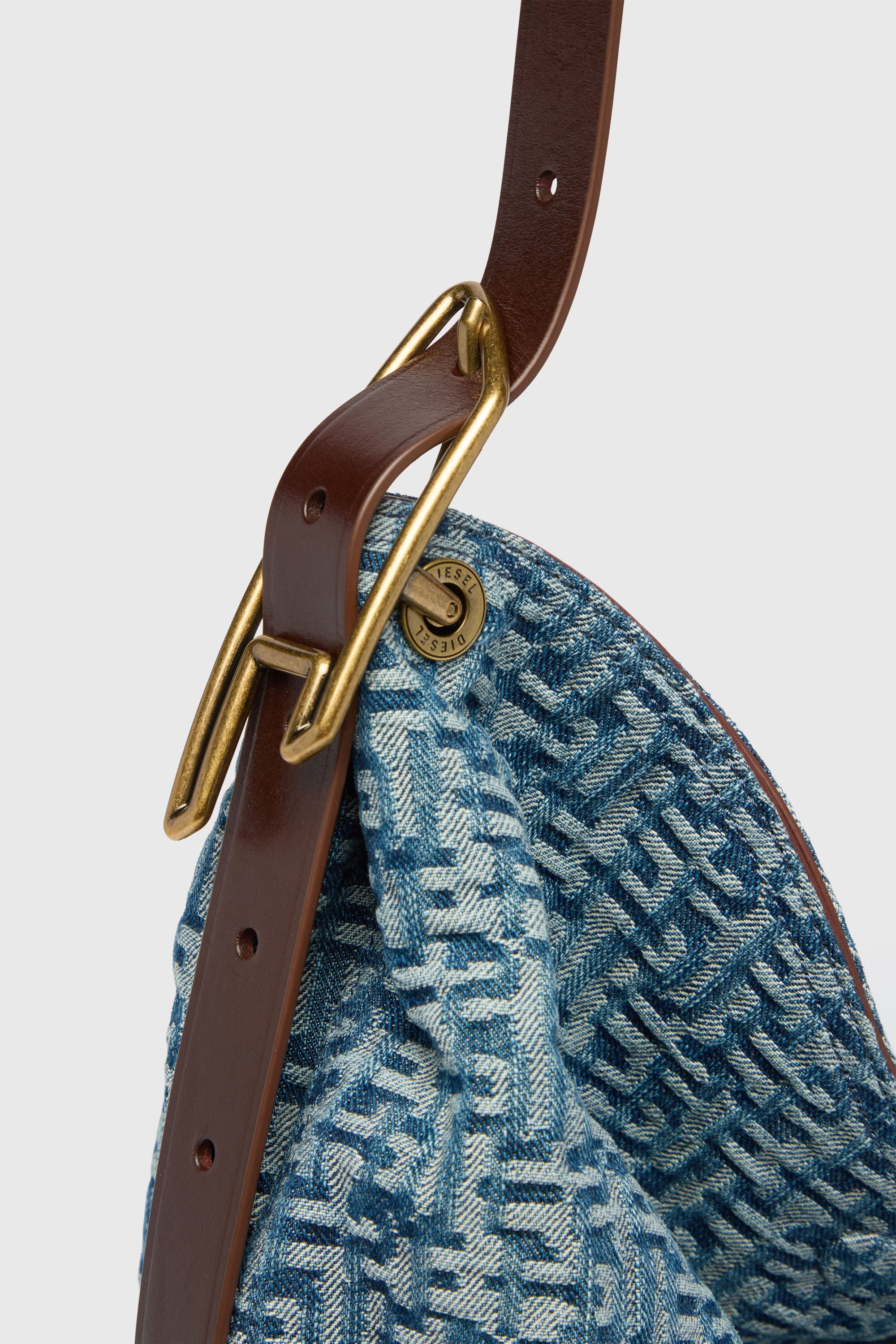 Diesel - D-LINE HOBO L, D-Line Sac hobo en denim monogramm&eacute; Femme in Bleu - 6