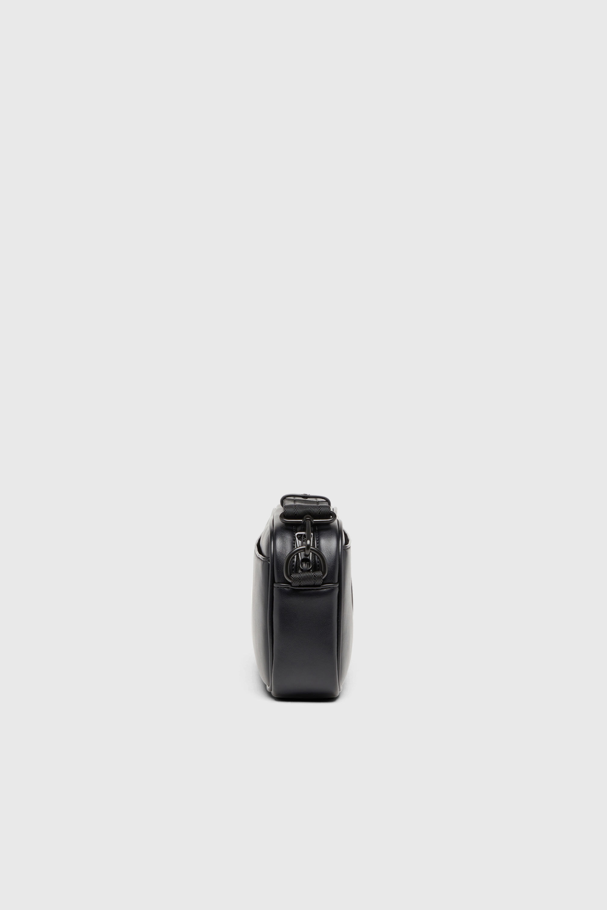Diesel - HOLI-D CAMERA BAG, Holi-D-Sac Camera en n&eacute;opr&egrave;ne et PU Homme in Noir - 4