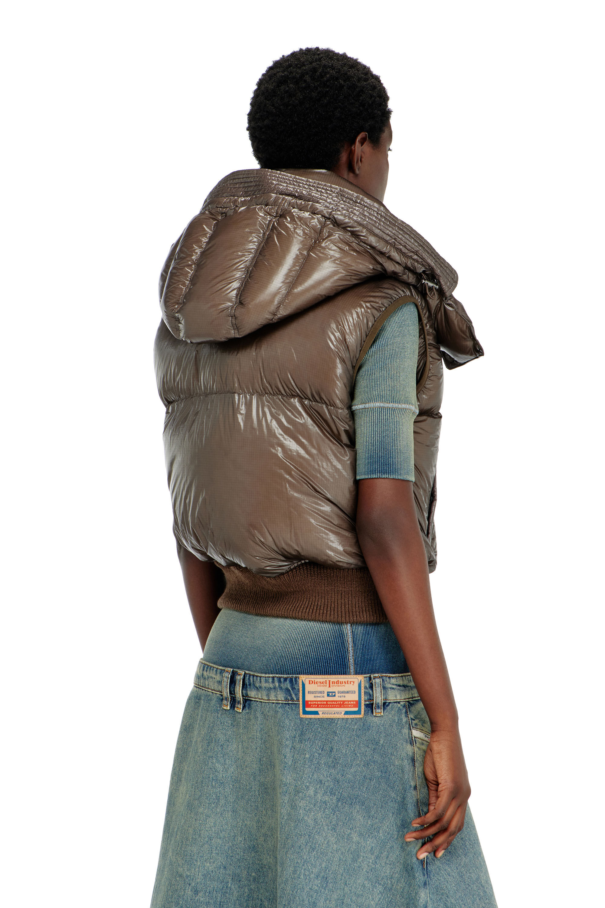 Diesel - W-PEYT-SSL-NEW-T1, Doudoune sans manches en ripstop avec capuche amovible Femme in Marron - 4