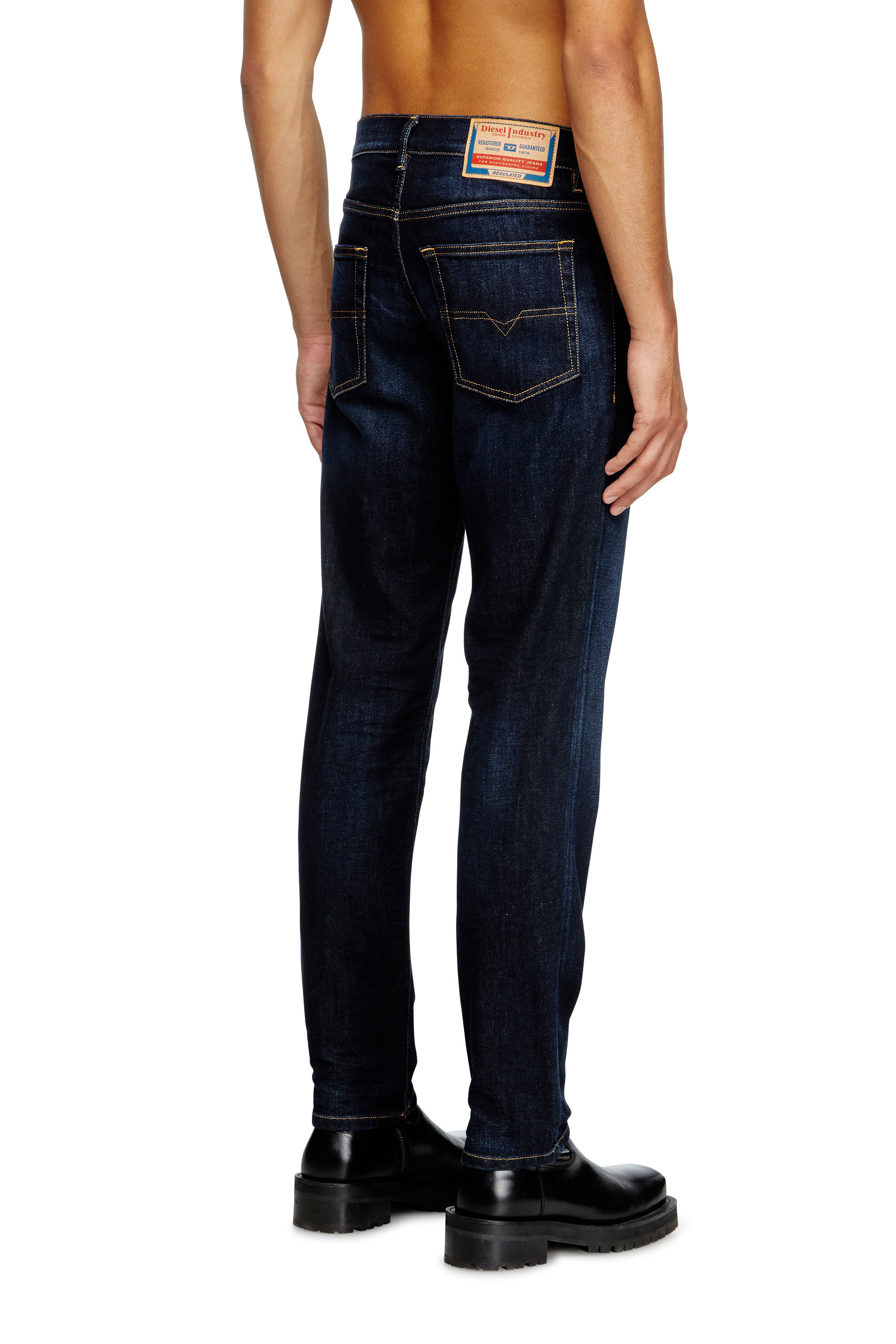 Diesel - Regular Jeans 2023 D-Finitive 009ZS Homme, Bleu Foncé - Image 4