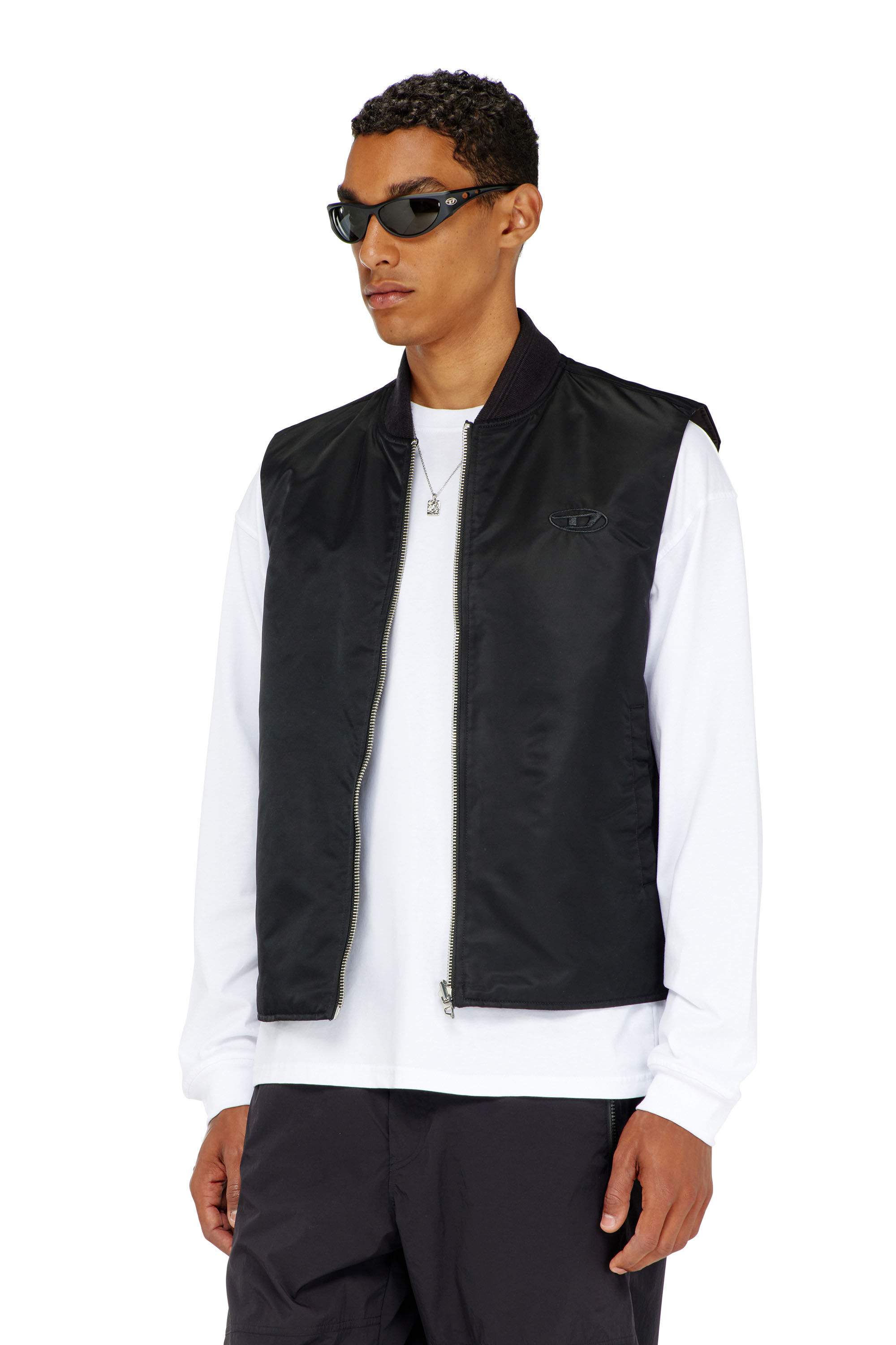 Diesel - W-TYPE-D1-SL, Gilet matelass&eacute; en satin avec broderie Oval D Homme in Noir - 3