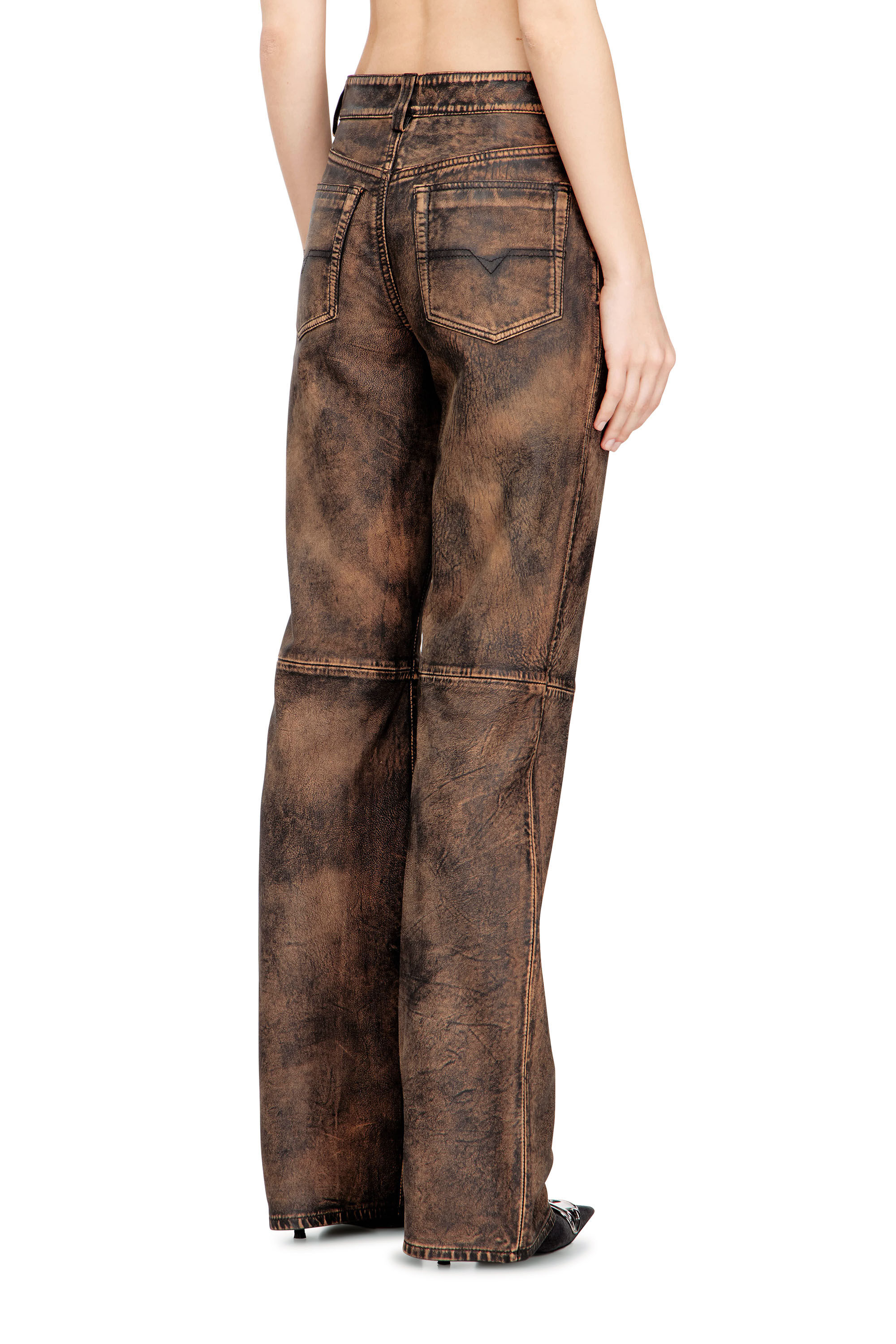 Diesel - L-YSA, Pantalon en cuir &agrave; coupe jean d&eacute;lav&eacute; Femme in ToBeDefined - 4