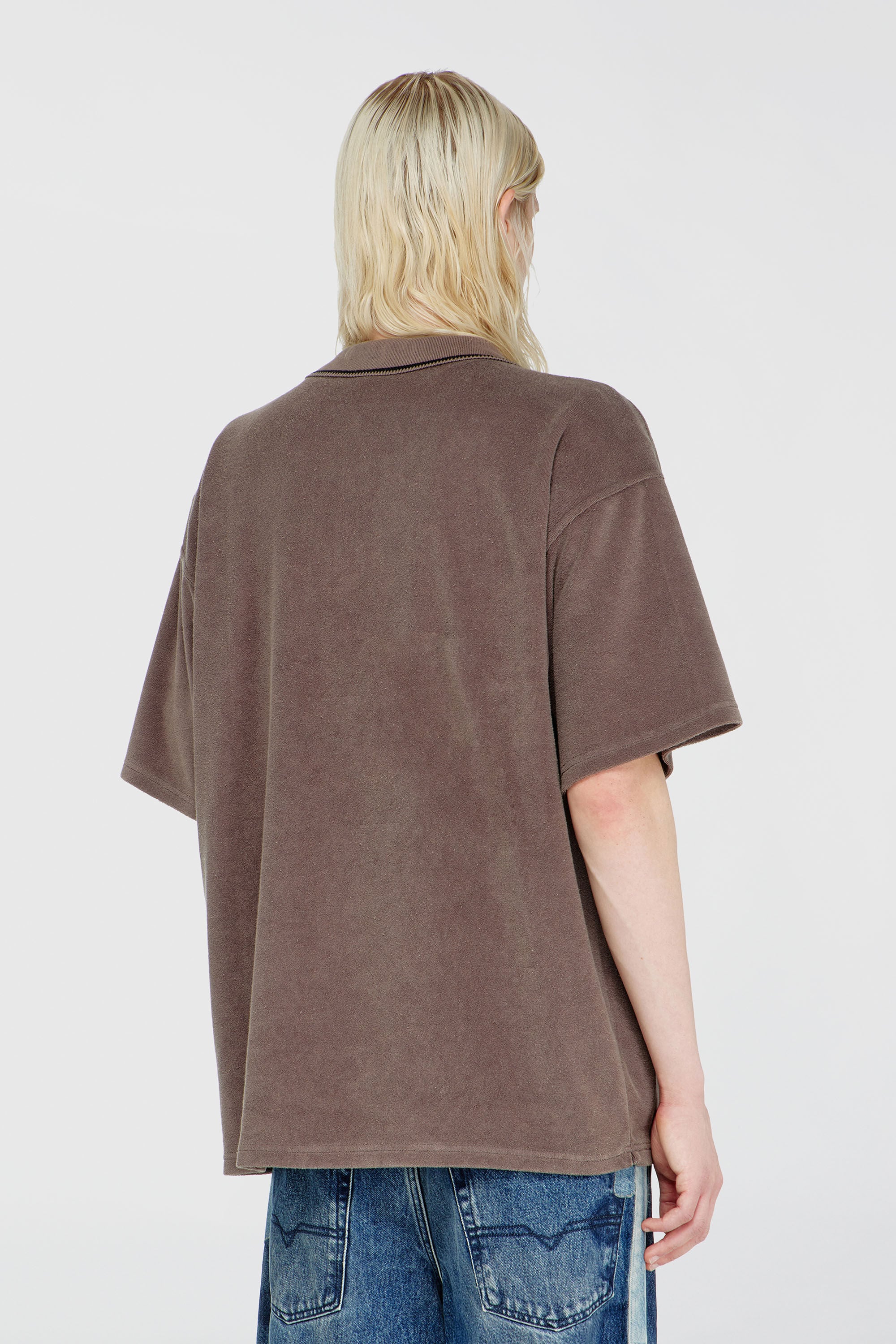 Diesel - T-SPONGY-ZIP, Polo en chenille avec patch blason Homme in Marron - 4