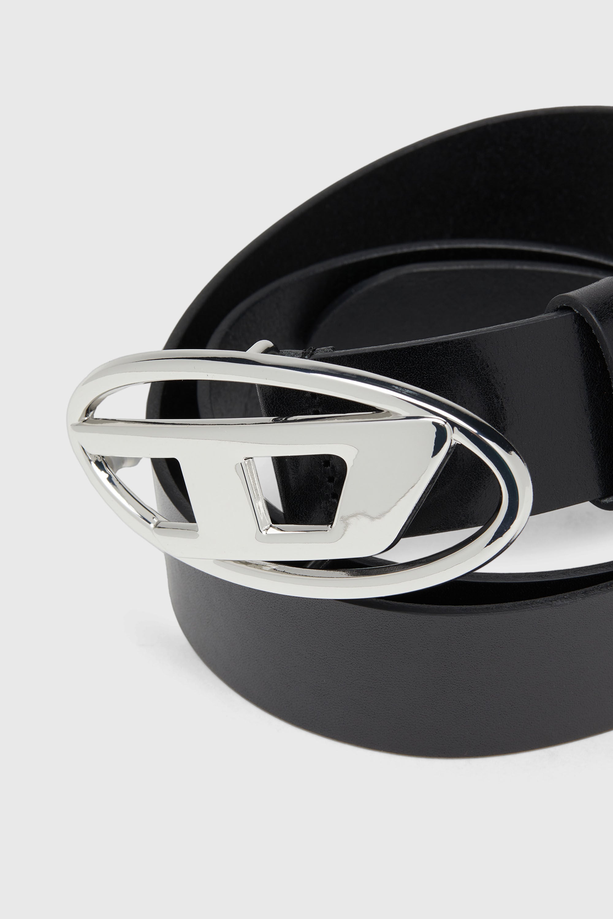 Diesel - B-1DR W, Ceinture en cuir &agrave; boucle argent&eacute;e brillante en D Femme in Noir - 2