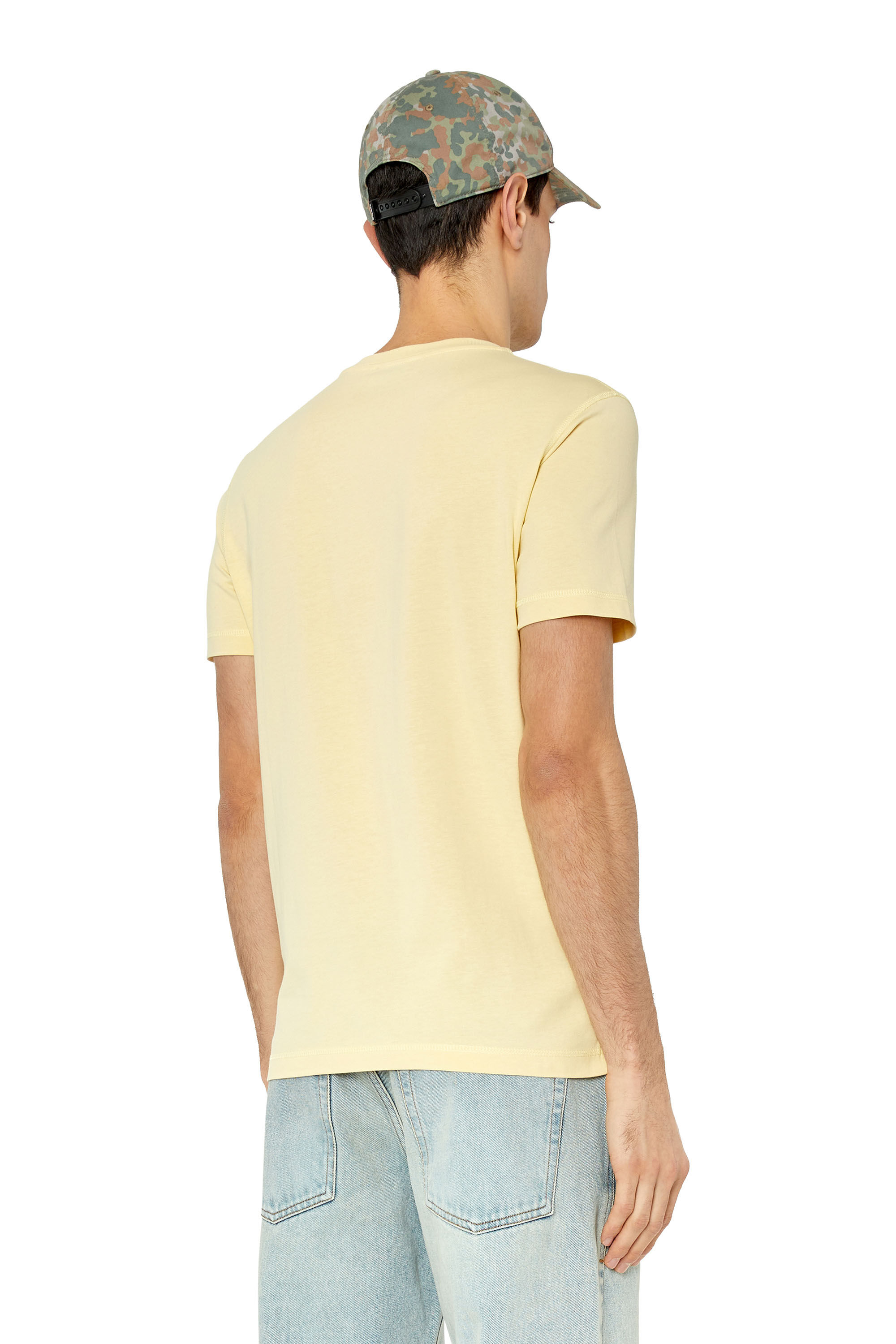 Diesel - T-DIEGOR-G10, T-shirt avec imprimé logo utility Homme in Beige - 4