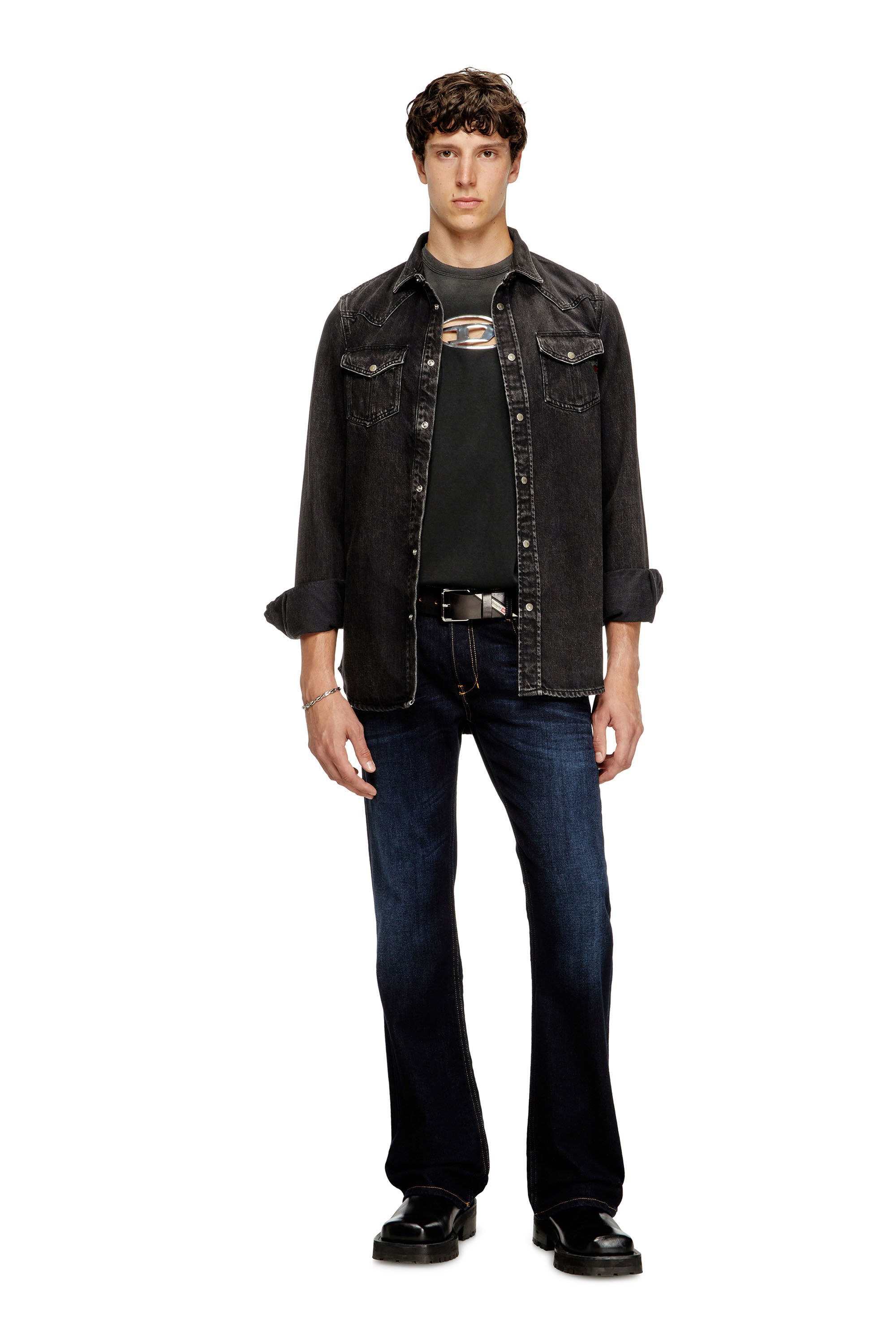Diesel - T-ADJUST-Q8, T-shirt délavé avec cut-out Oval D Homme in Noir - 1