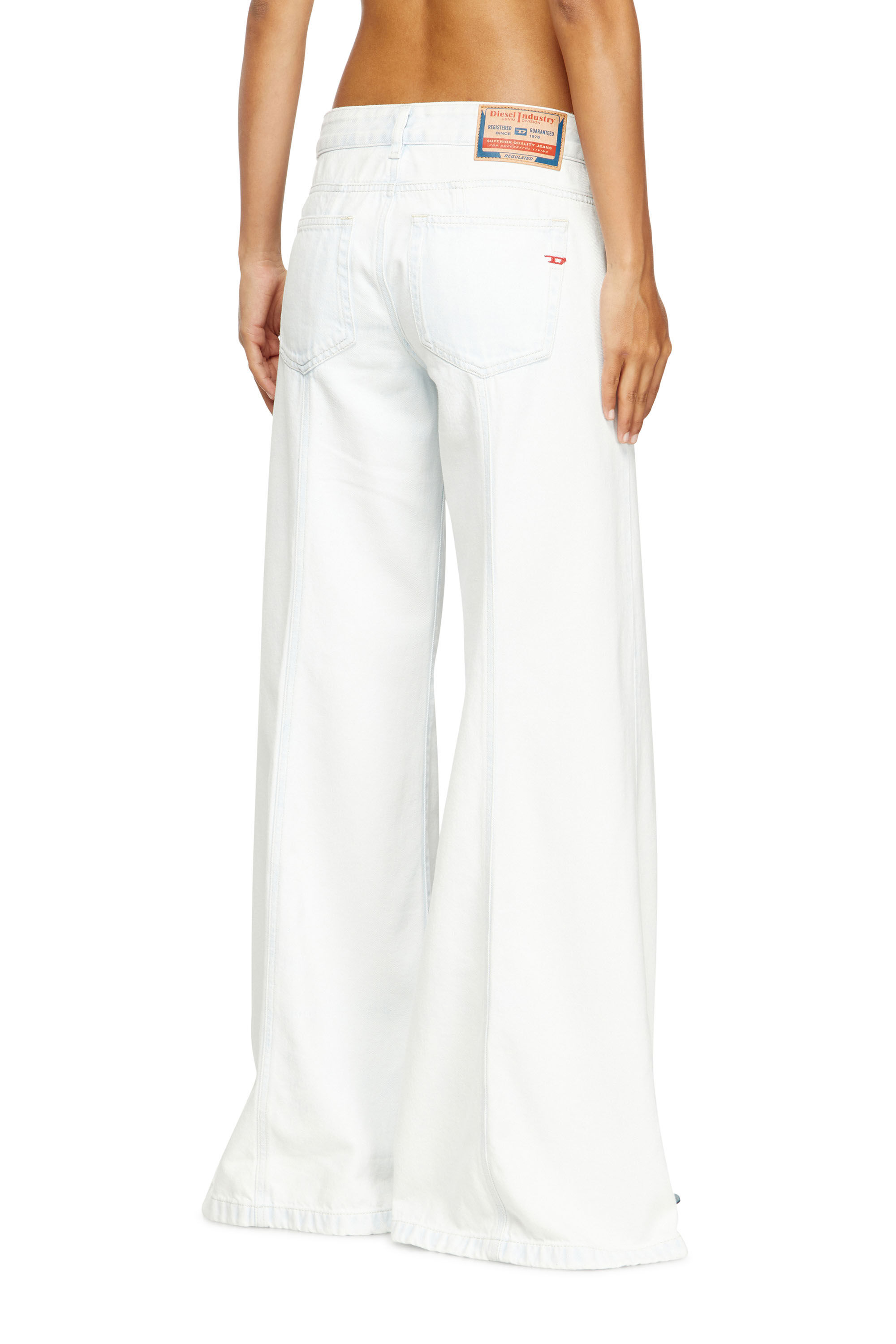 Diesel - Flare Jeans D-Akii 09M08 Femme, Blanc - Image 4