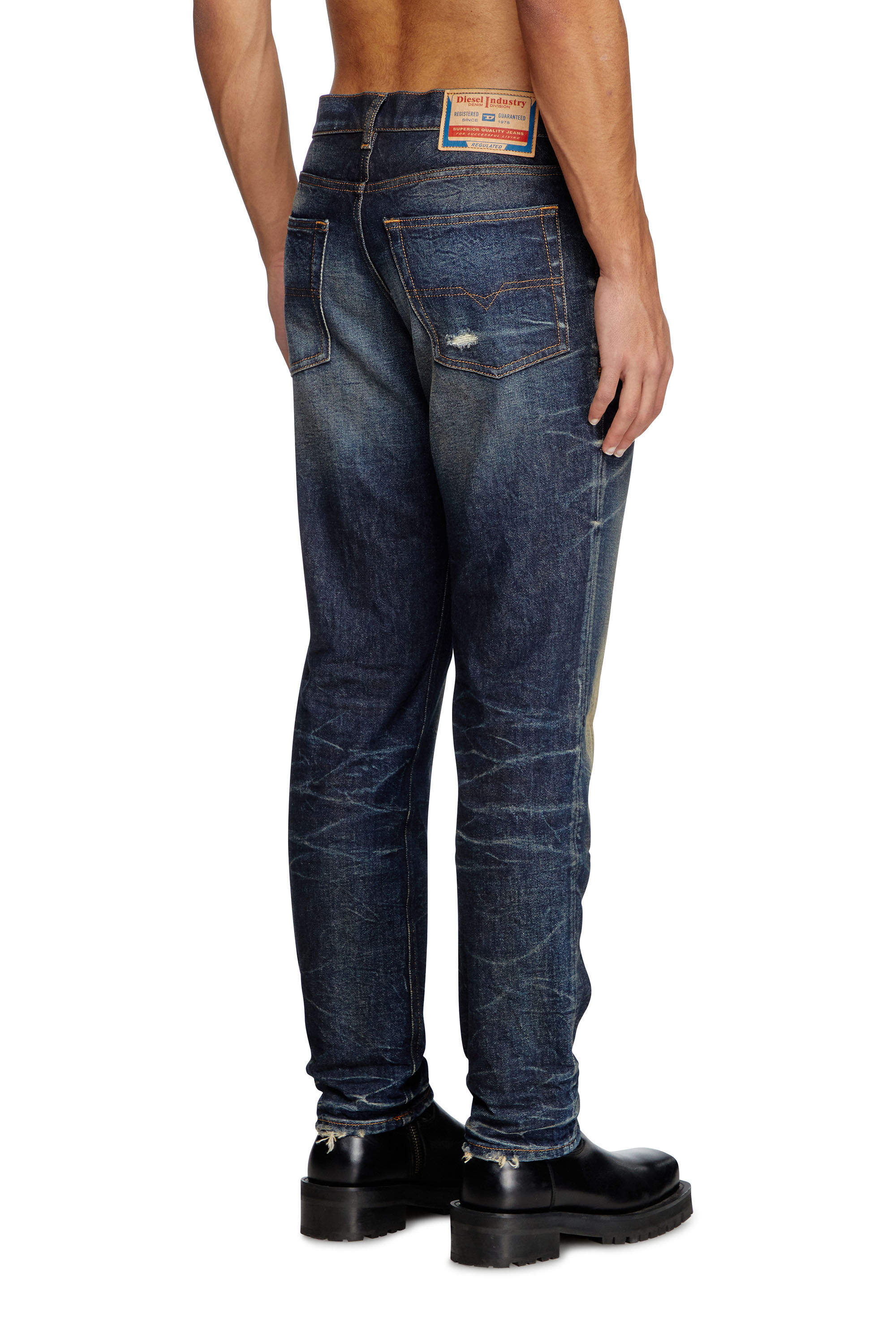 Diesel - Regular Jeans 2023 D-Finitive 09L22 Homme, Bleu Foncé - Image 4