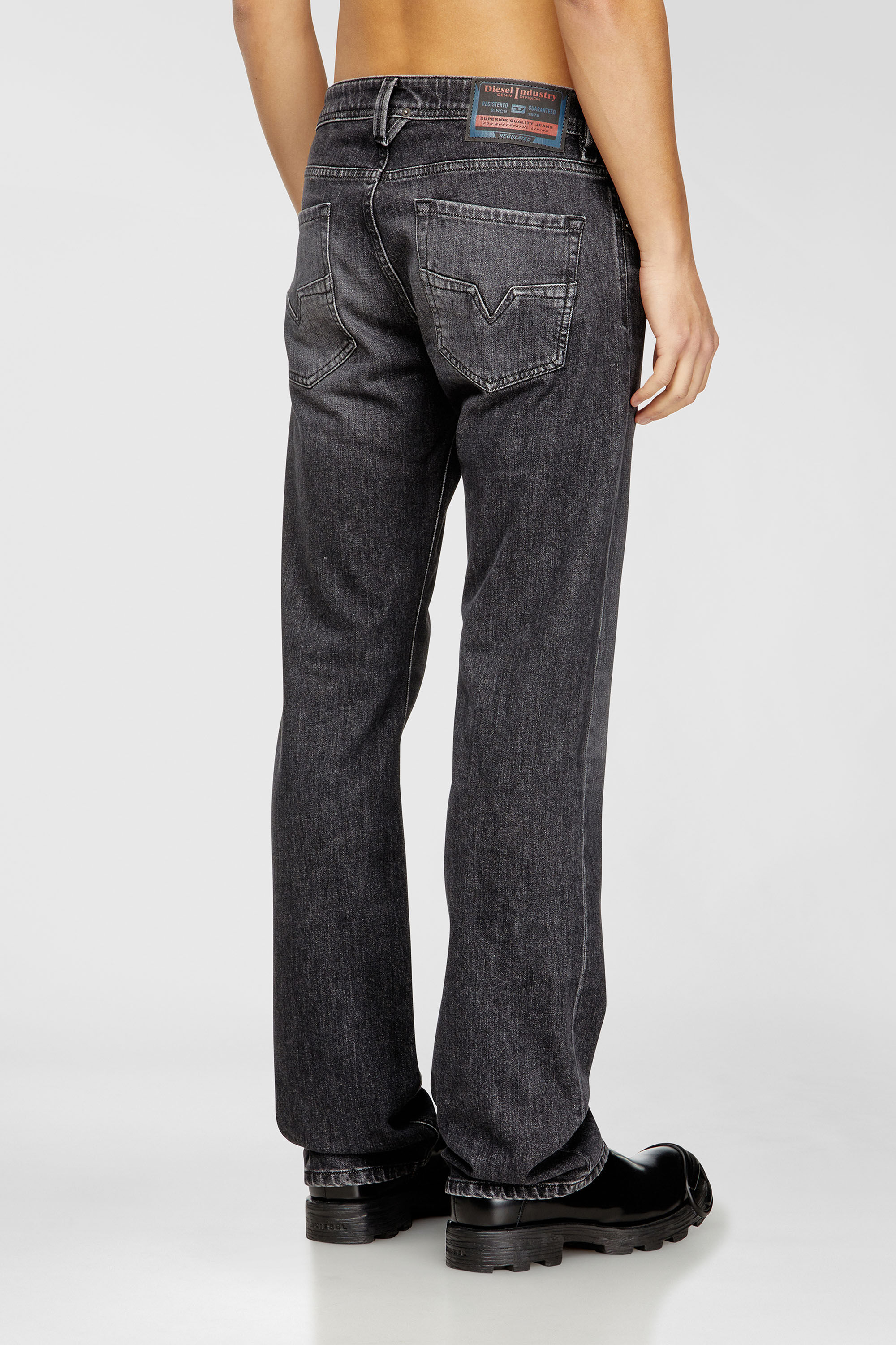 Diesel - Regular Jeans 1985 Larkee 09N49 Homme, Gris - Image 3
