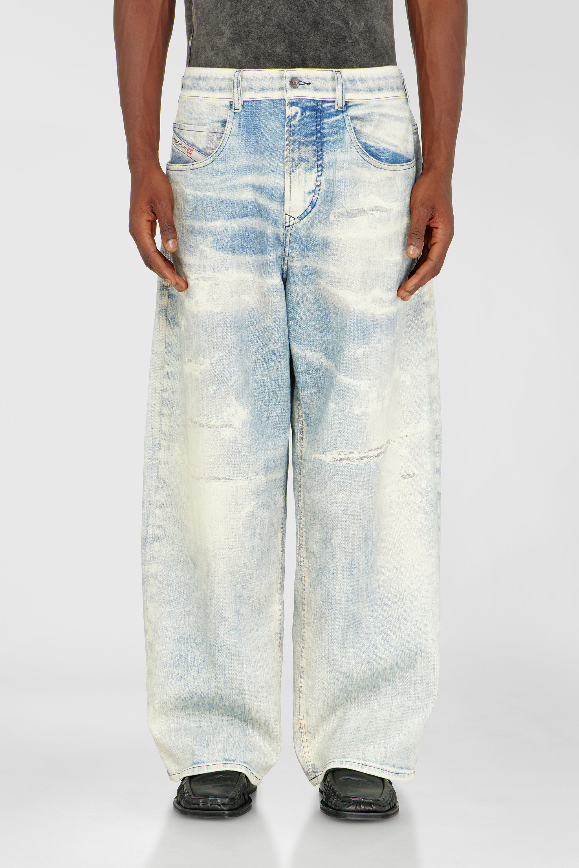 Diesel - Relaxed 2097 D-Enim-M Joggjeans&reg; 068XM Mixte, Bleu Clair - Image 2