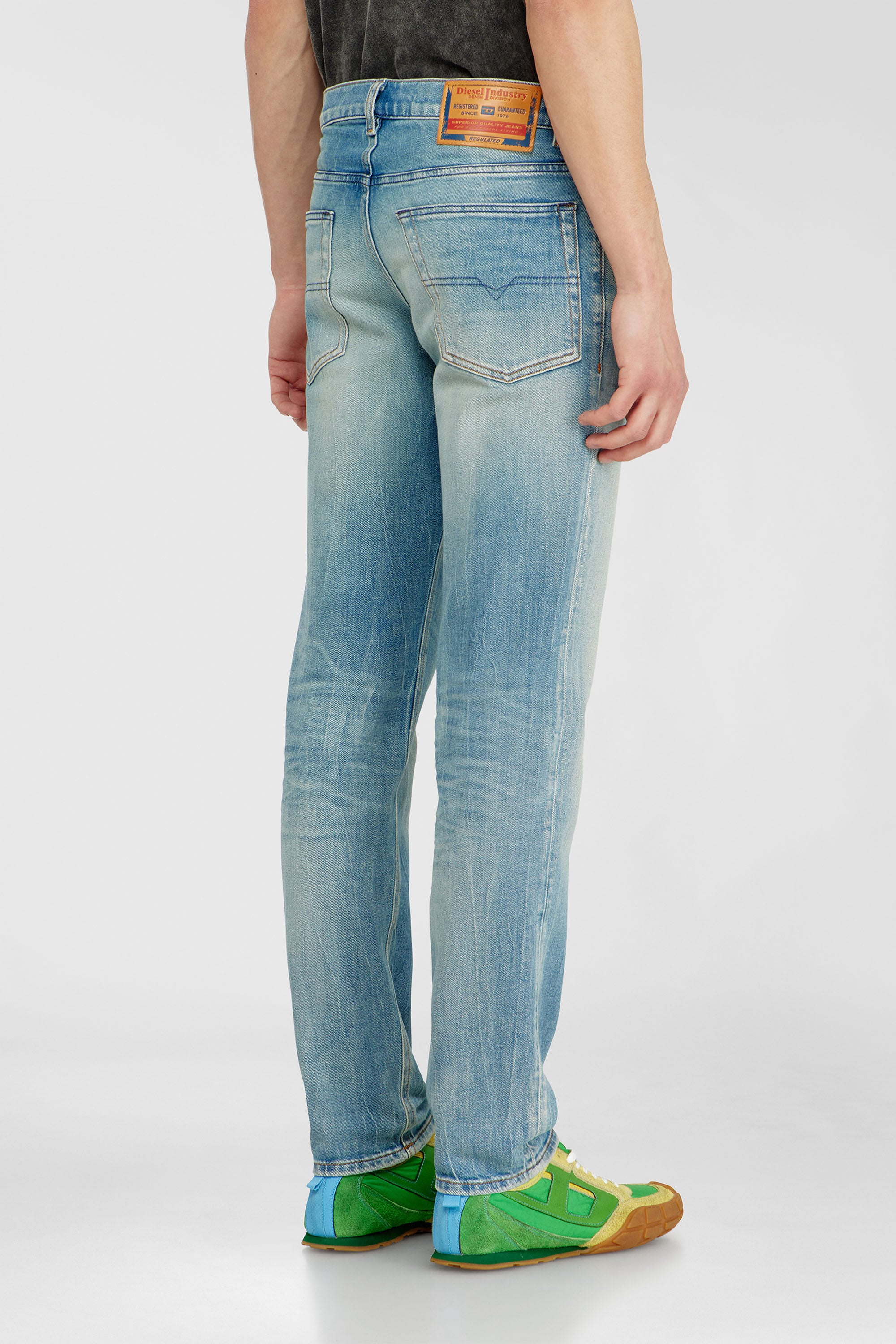 Diesel - Regular Jeans 2023 D-Finitive 09P33 Homme, Bleu Clair - Image 5