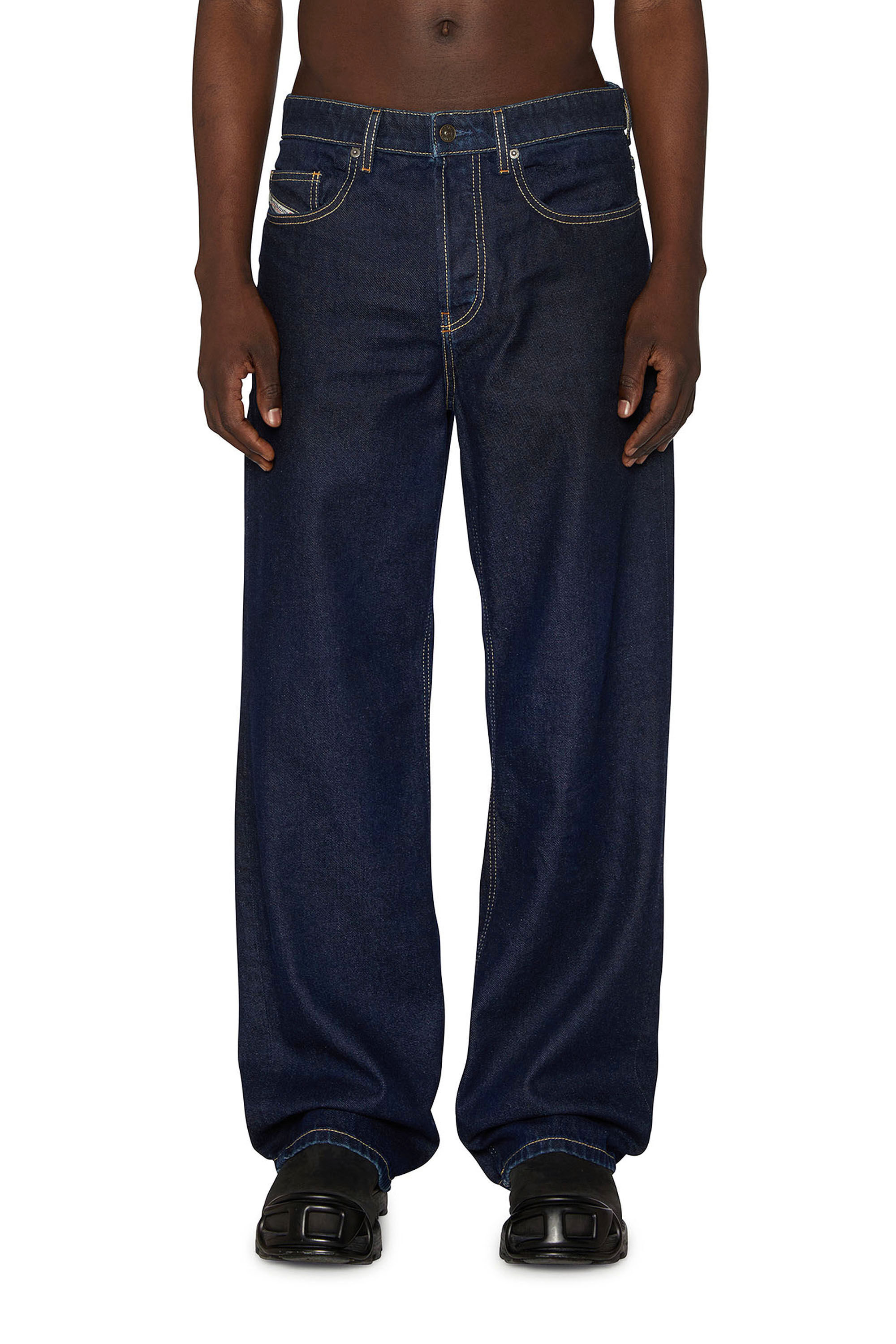 Diesel - Relaxed Jeans 2001 D-Macro 0GRDV Homme, Bleu Foncé - Image 3
