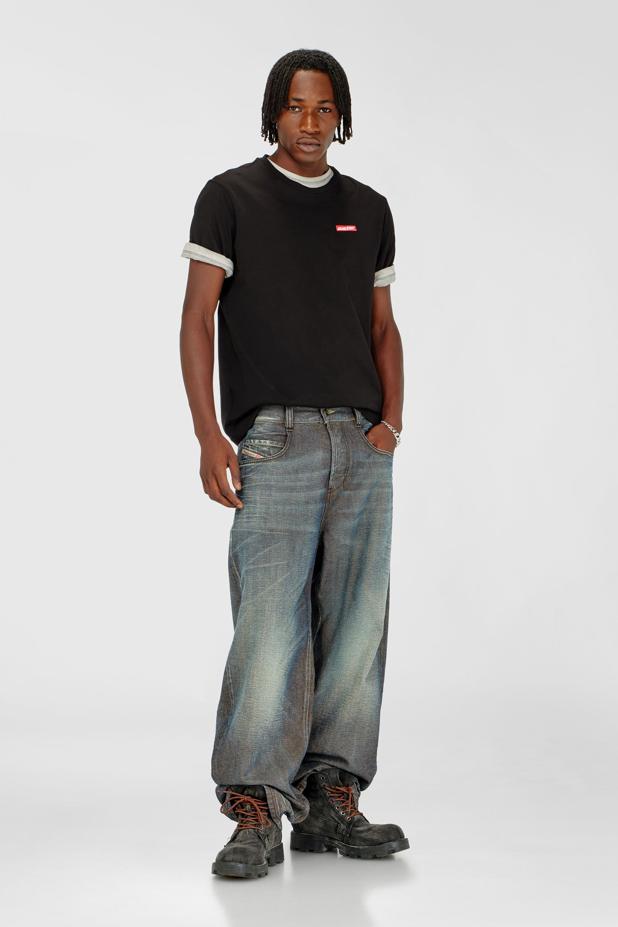 Diesel - T-ADJUST-AA12, T-shirt en coton avec patch logo Homme in Noir - 1