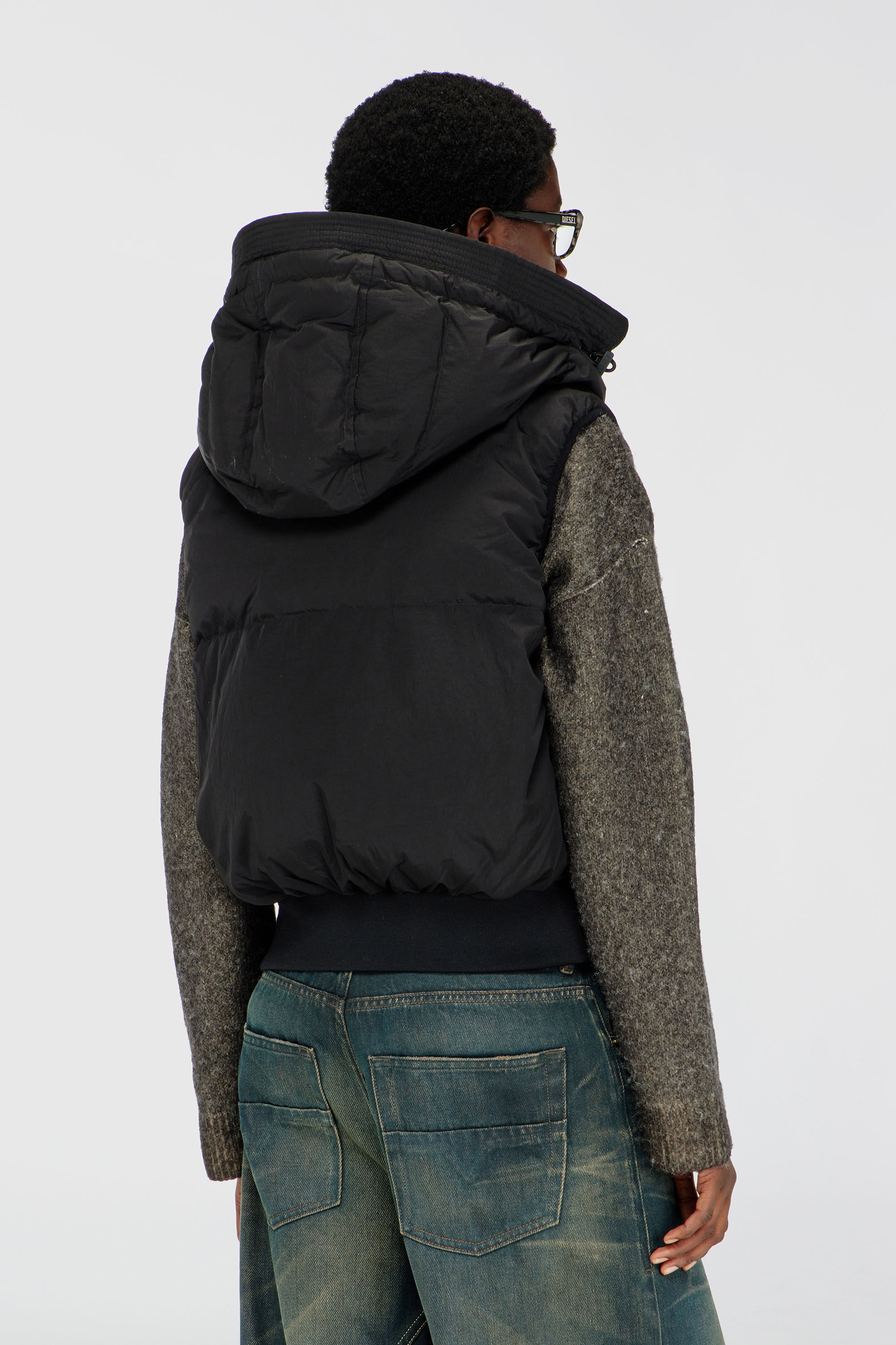 Diesel - W-PEYT-SSL-NEW-P1, Gilet sans manches &agrave; capuche en nylon froiss&eacute; Femme in Noir - 4