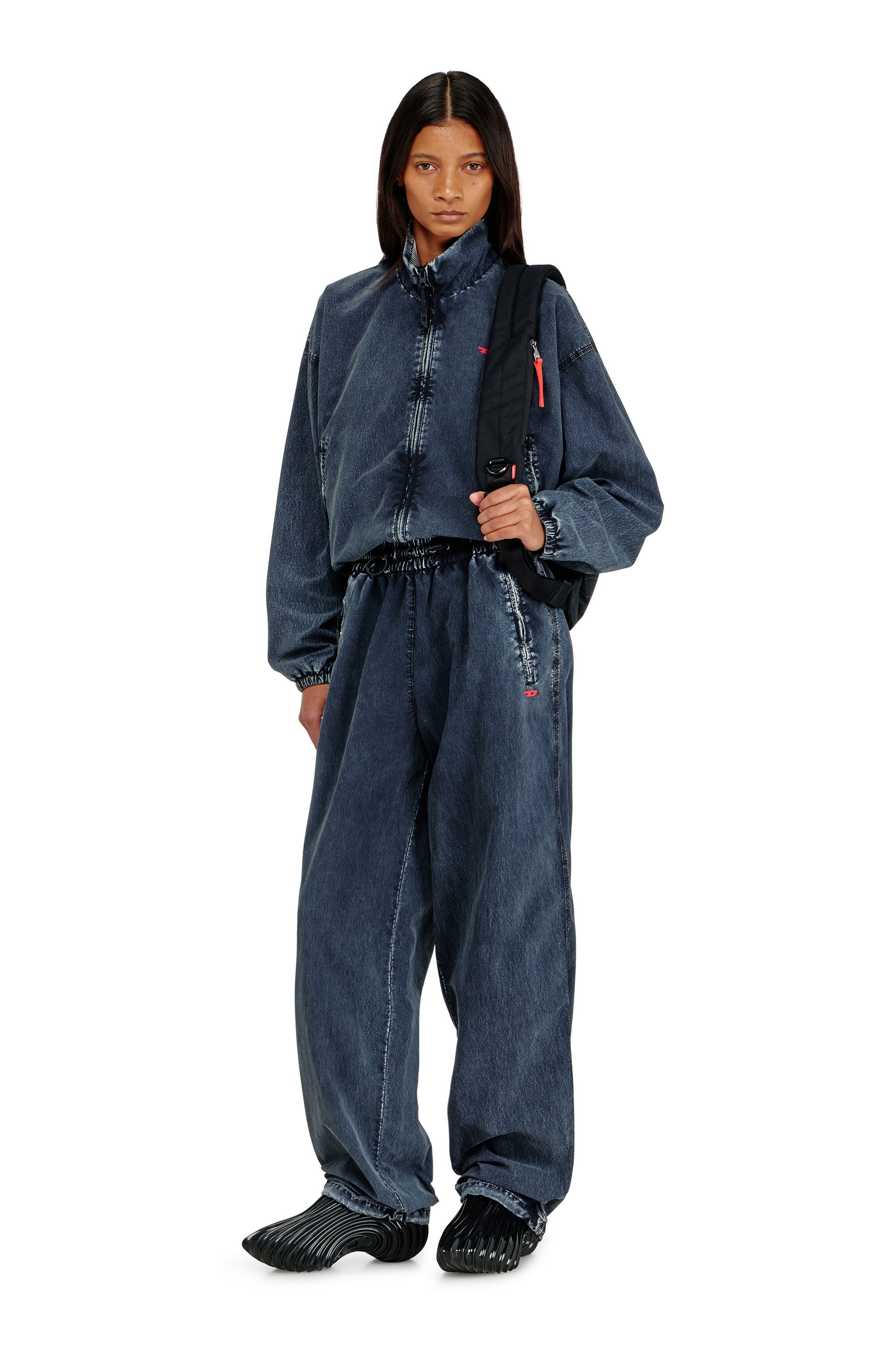 Diesel - P-APYRI, Pantalon acid-wash en nylon Taslan Femme in Bleu - 1