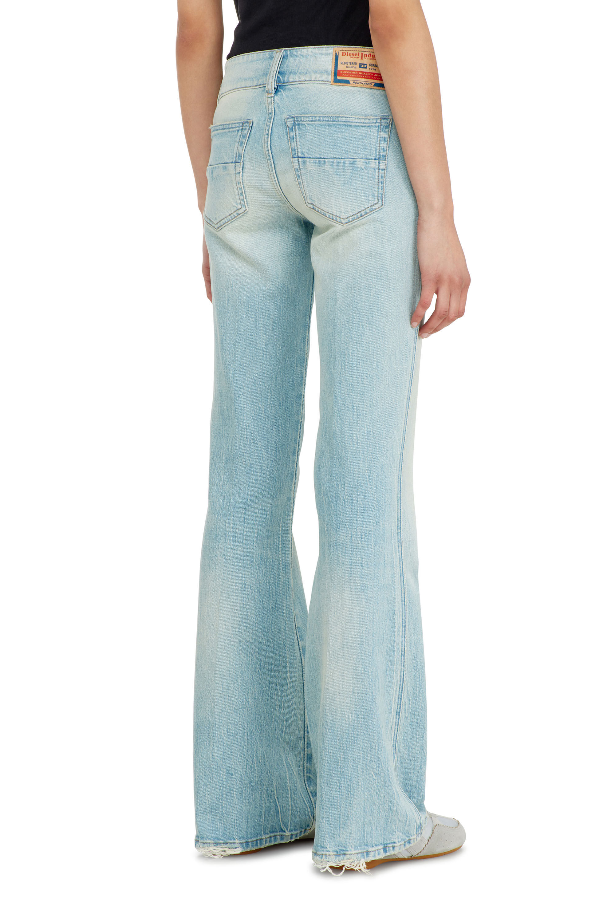 Diesel - Bootcut Jeans D-Hush 0KBBX Femme, Bleu Clair - Image 5