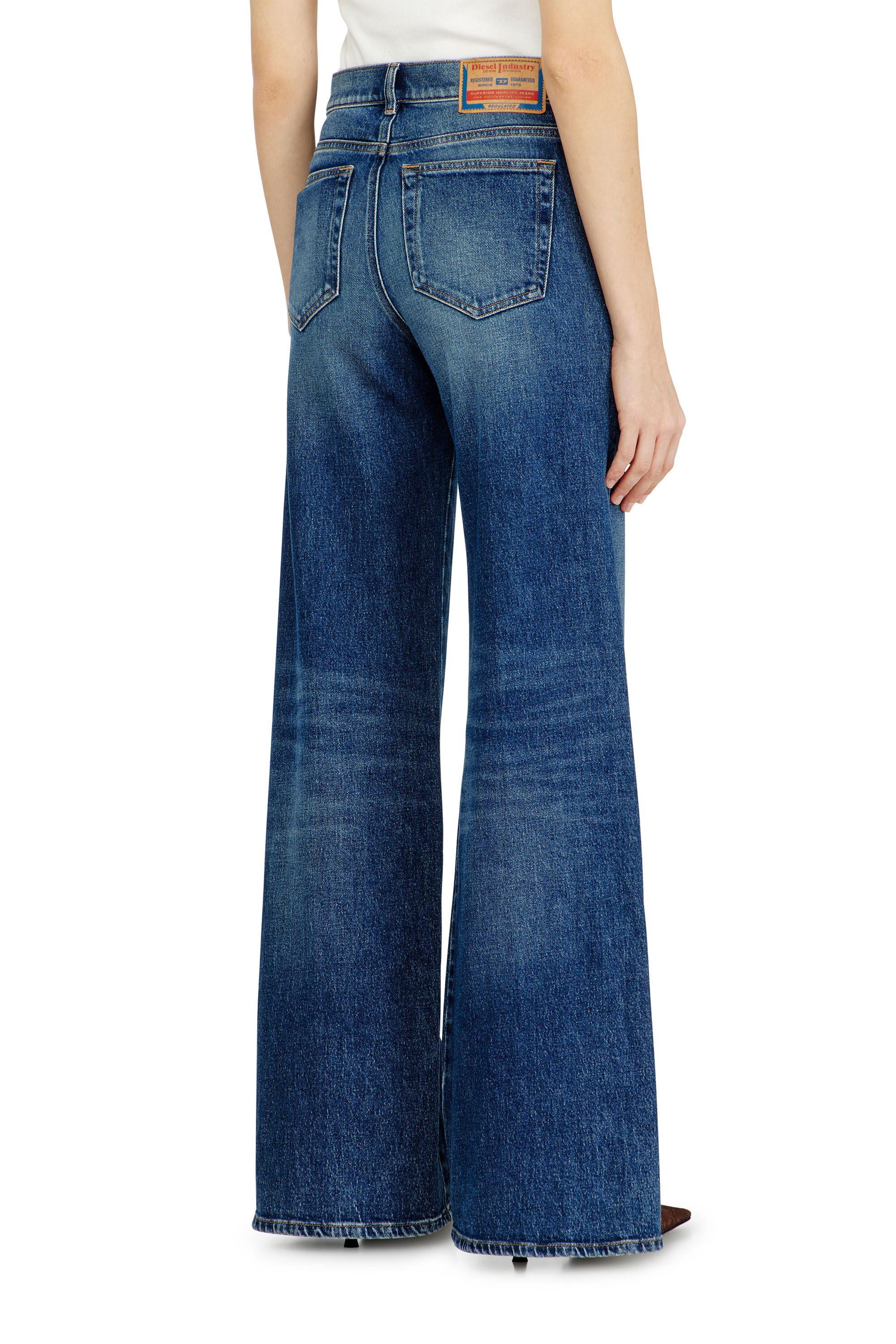 Diesel - Flare Jeans 1978 D-Akemi 09L21 Femme, Bleu moyen - Image 5