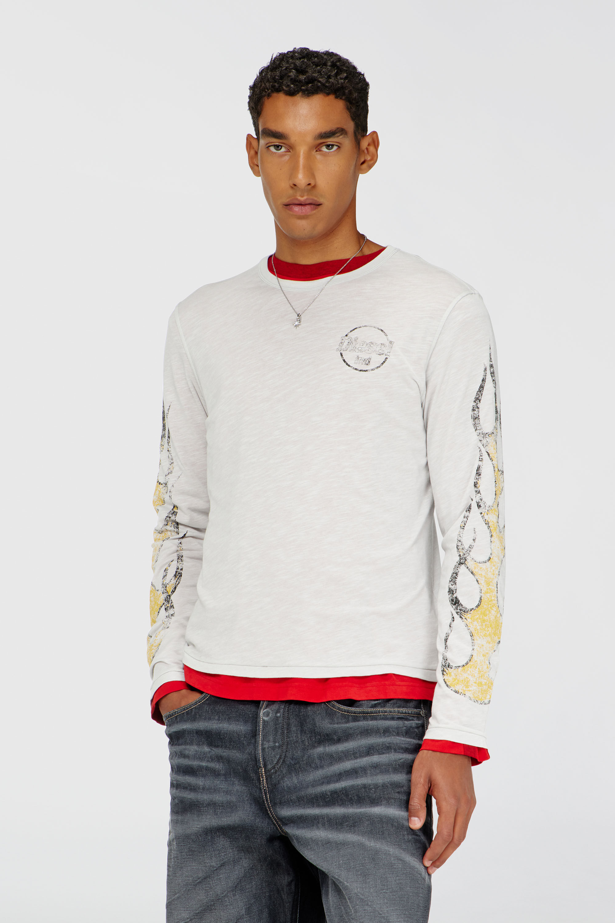 Diesel - T-NOTS-LS, T-shirt manches longues en jersey flamm&eacute; avec imprim&eacute; craquel&eacute; Homme in Blanc - 2