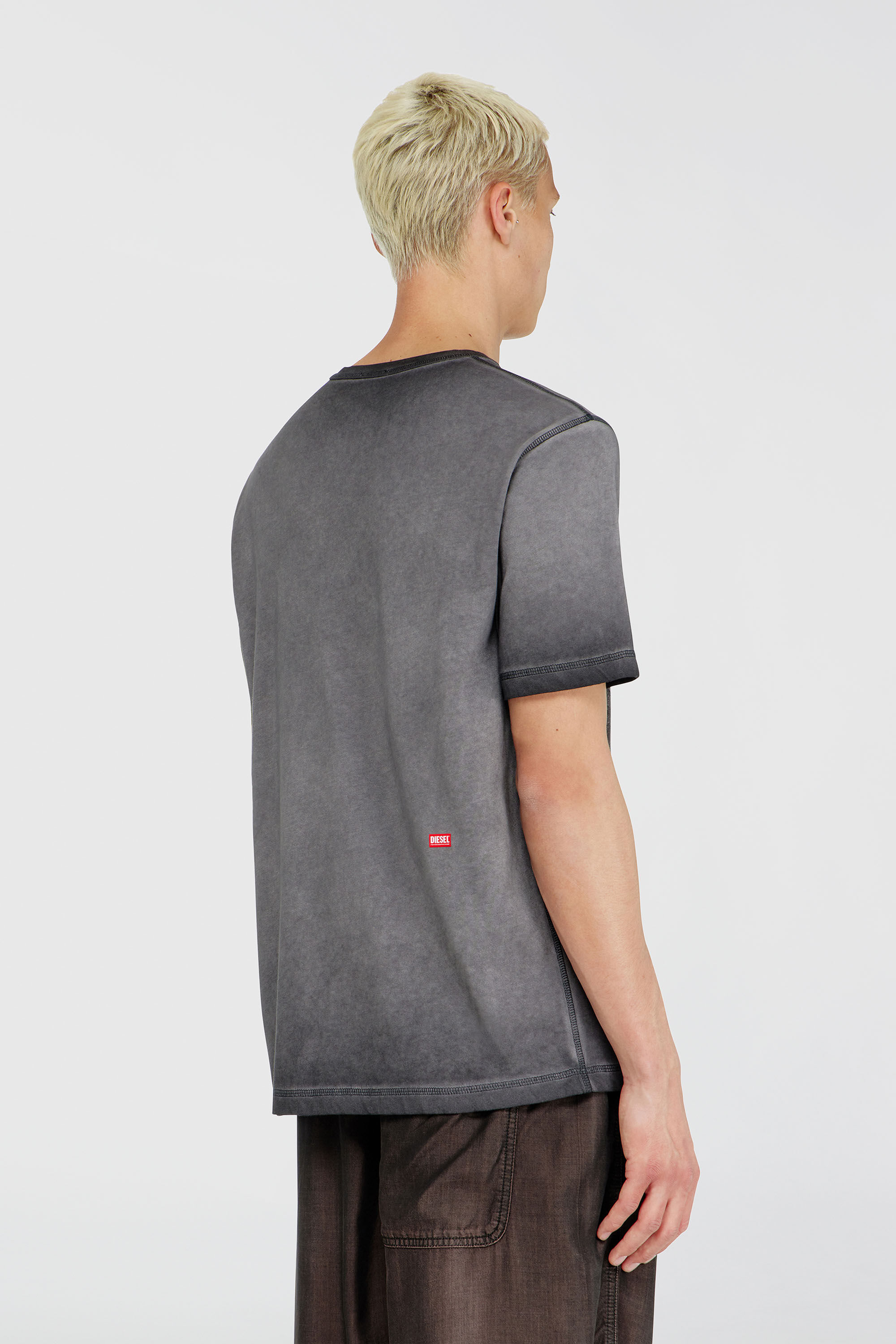 Diesel - T-RAWJUST-AA1, T-shirt en jersey avec motif emboss&eacute; Homme in Gris - 4