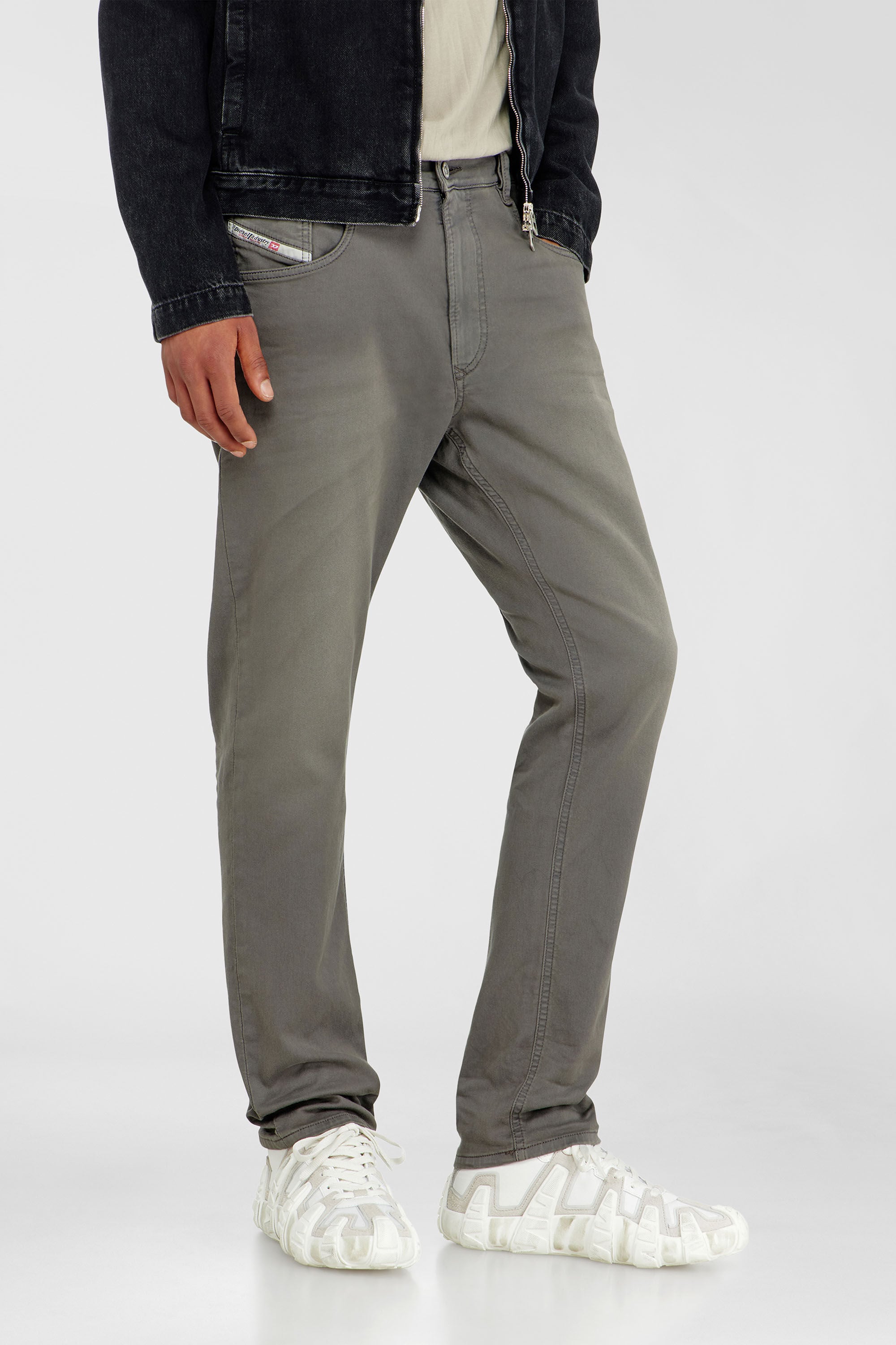 Diesel - Regular 2032 D-Krooley-BW Joggjeans&reg; 0670M Homme, Gris - Image 5