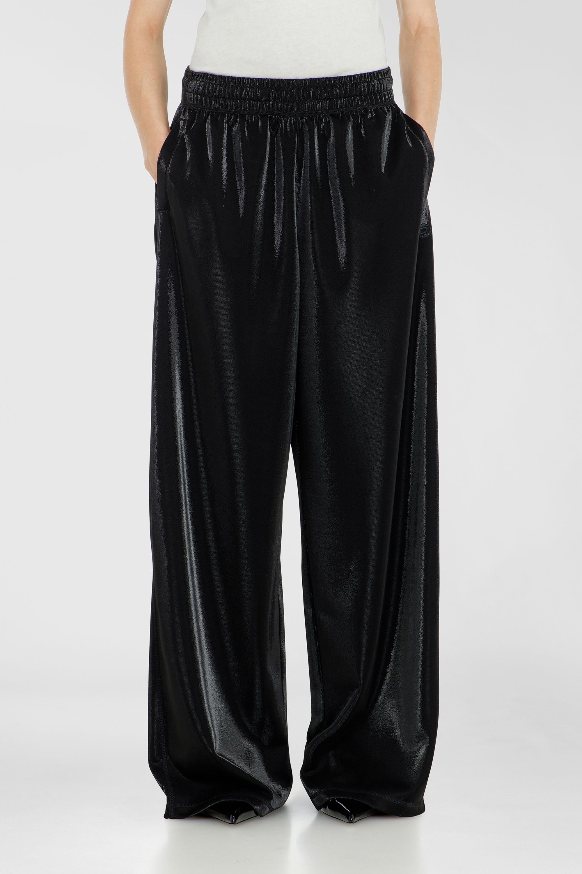 Diesel - P-ROSY, Pantalon de surv&ecirc;tement en piqu&eacute; brillant Femme in Noir - 3