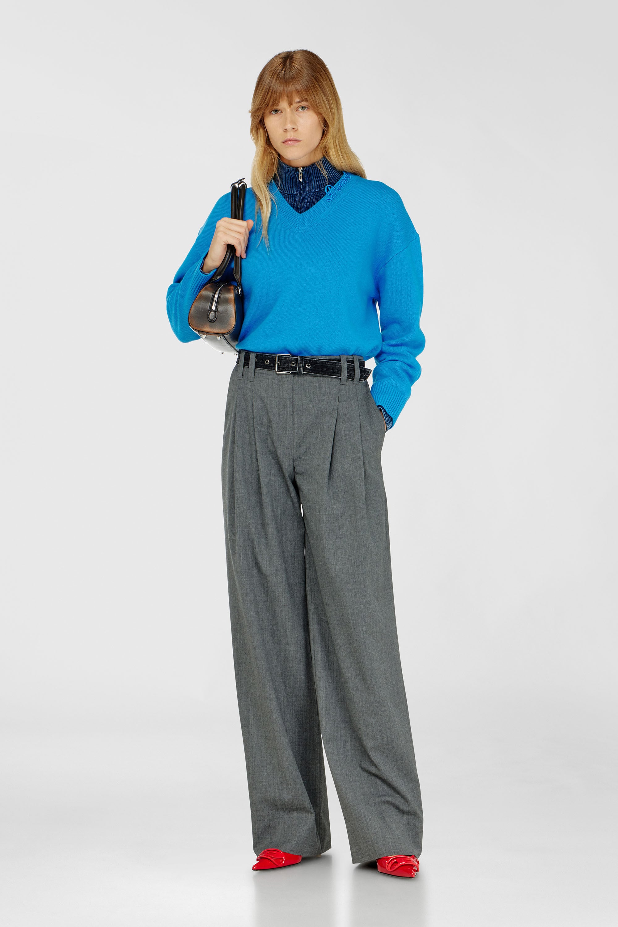 Diesel - M-IMOSA, Pull en laine col V avec logo sur le col Femme in Bleu - 1