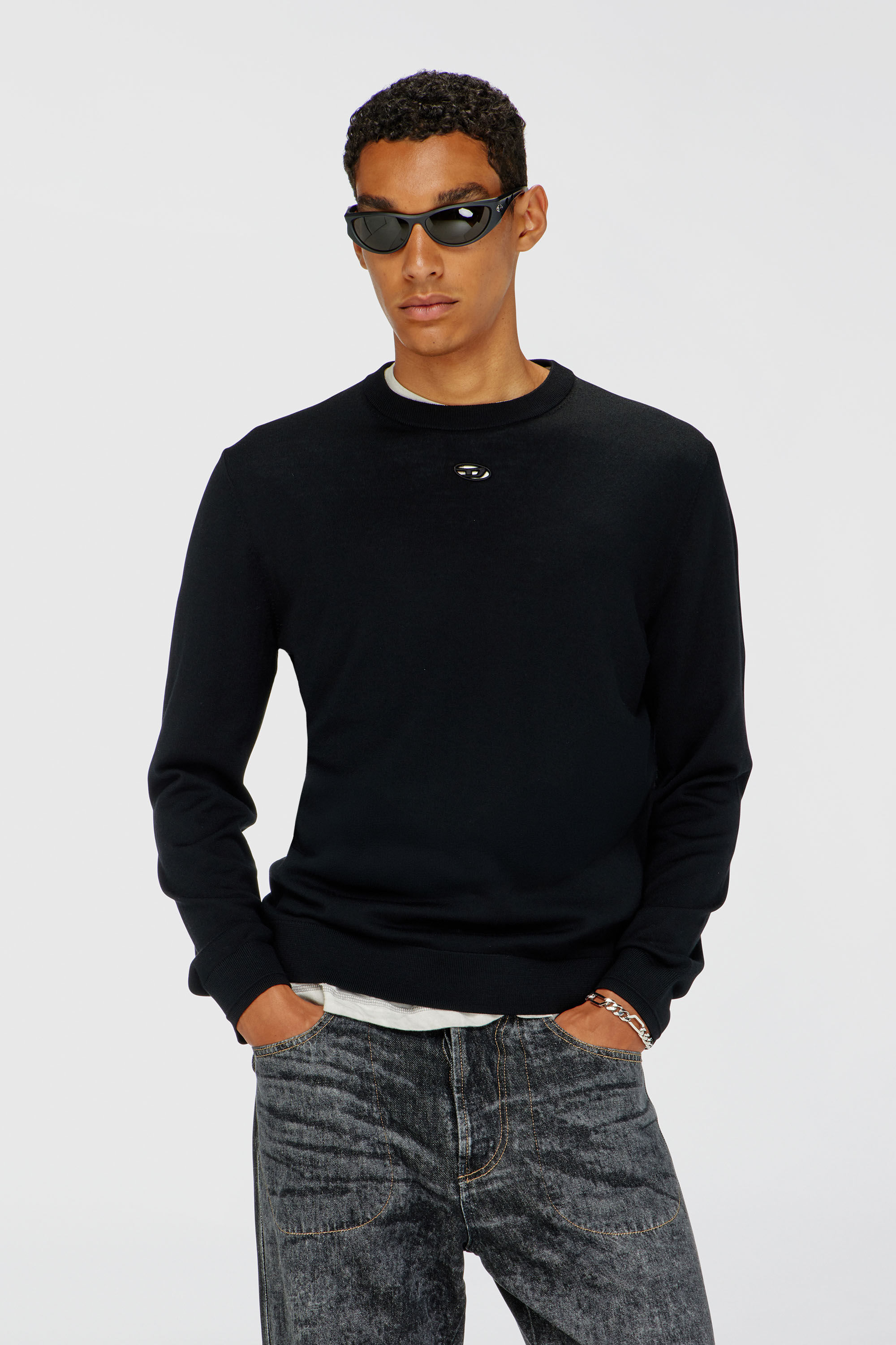 Diesel - K-VALIAM, Pull en laine avec logo cut-out Homme in Noir - 3