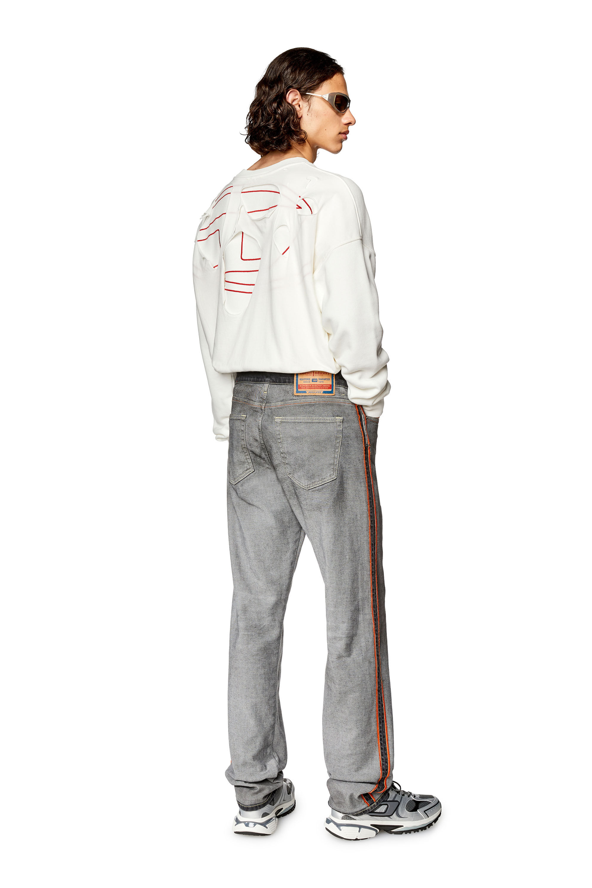 Diesel - S-STRAPOVAL, Sweat-shirt effet déchiré avec logo brodé Homme in Blanc - 1