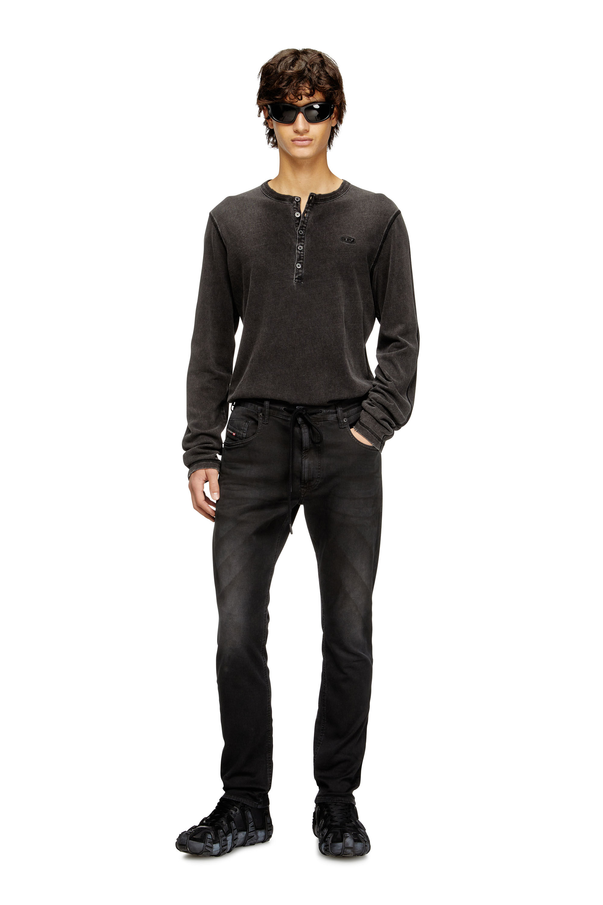 Diesel - Regular 2032 D-Krooley Joggjeans® 0670M Homme, Noir - Image 1