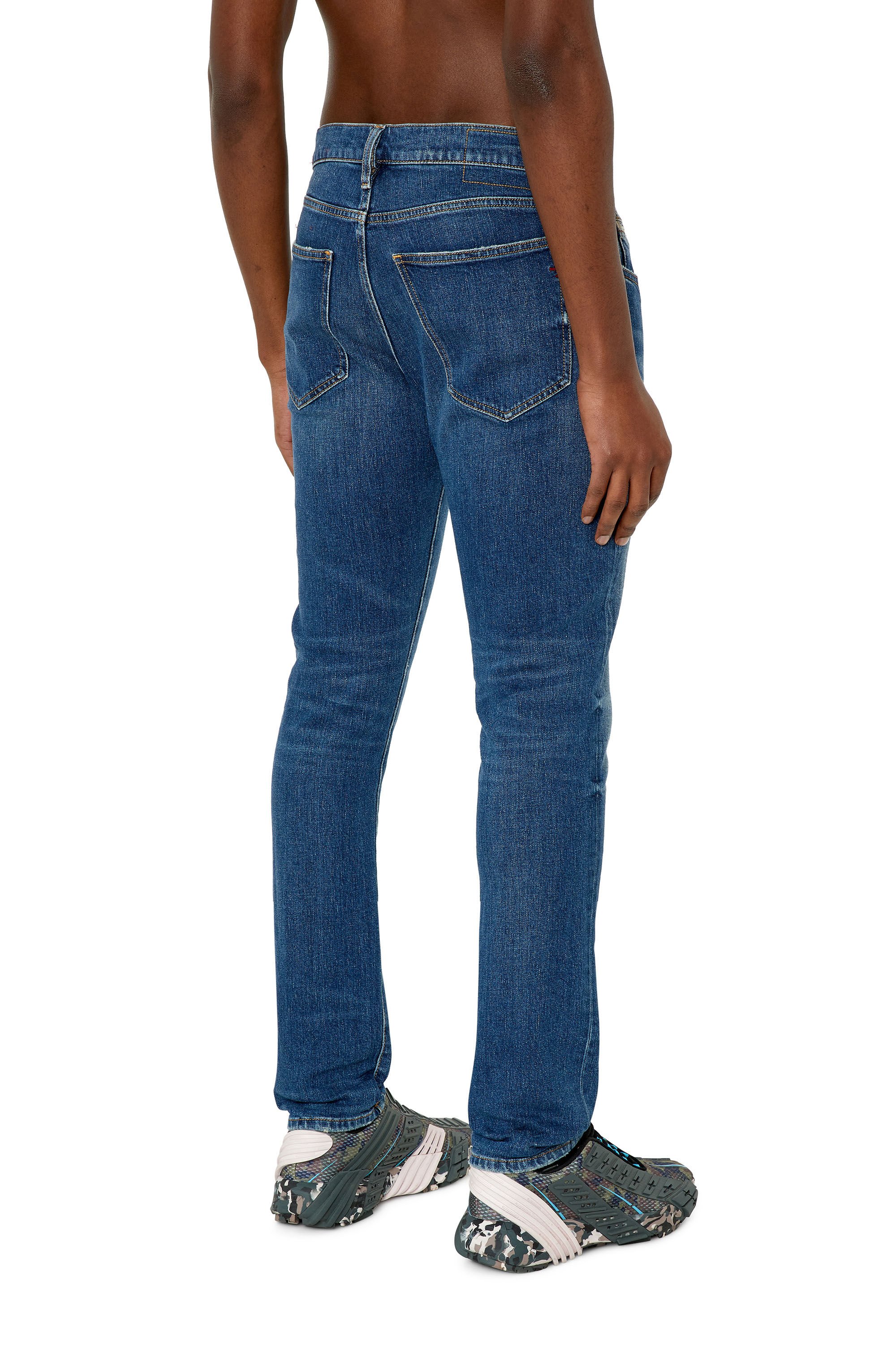 Diesel - 2019 D-Strukt 007L1 Slim Jeans, Bleu moyen - Image 4