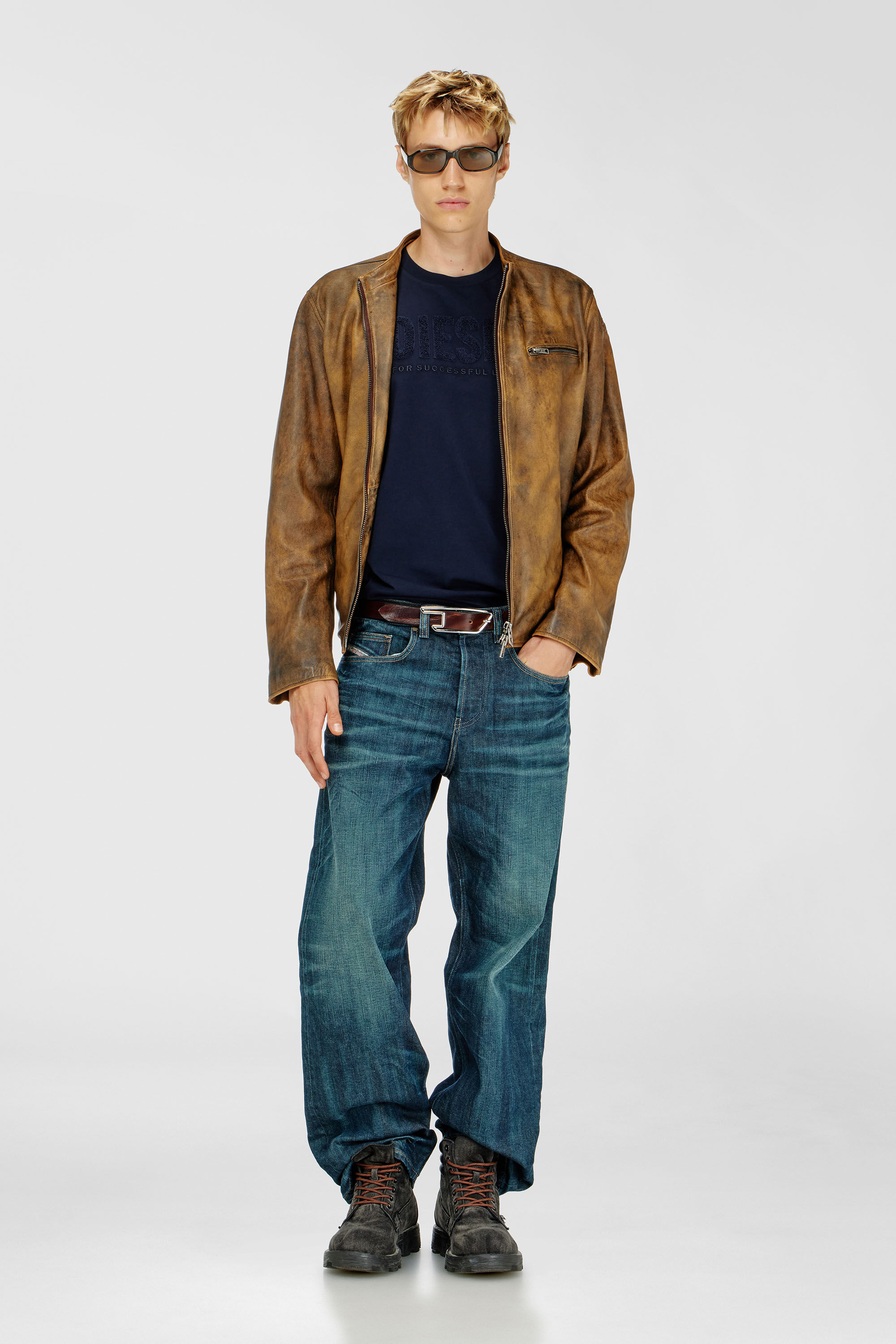 Diesel - T-JUST-OVA-T92, T-shirt en coton avec imprim&eacute; logo Diesel ton sur ton Homme in Bleu - 1