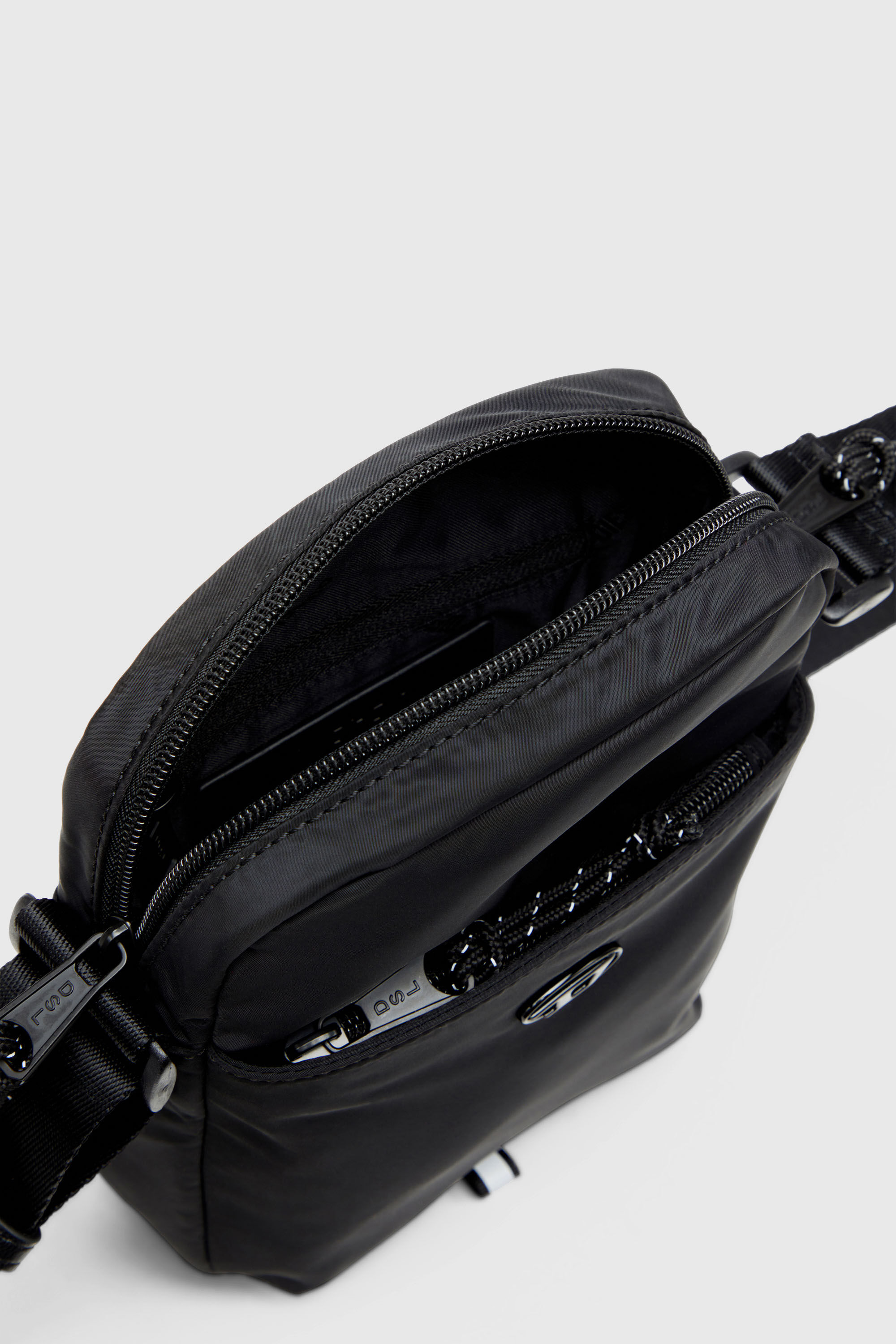 Diesel - D-PACK CROSSBODY X, D-Pack-Sac &agrave; bandouli&egrave;re en tissu technique Homme in Noir - 3