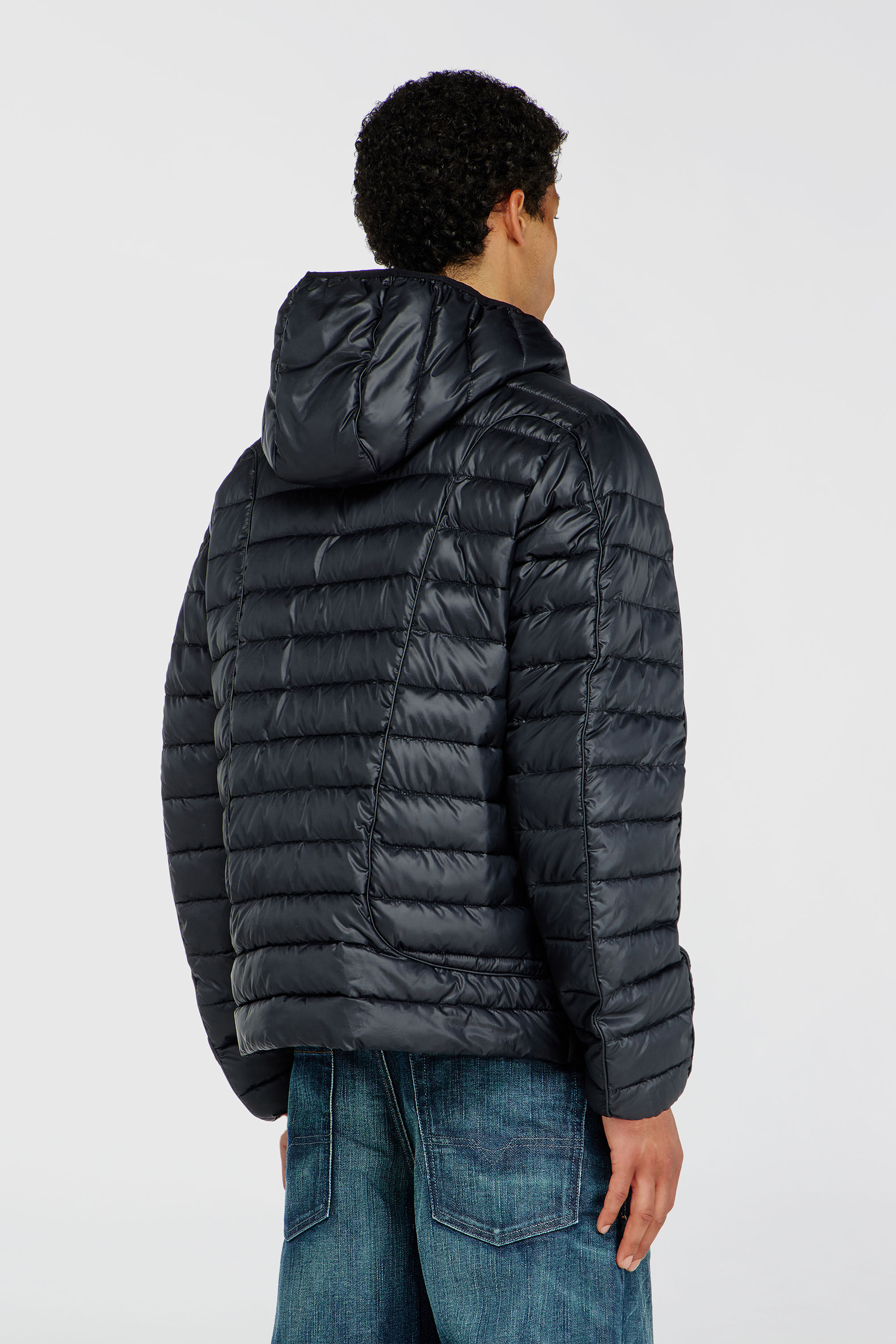 Diesel - W-STONE-WRD, Doudoune avec passepoil ton sur ton Homme in Noir - 4