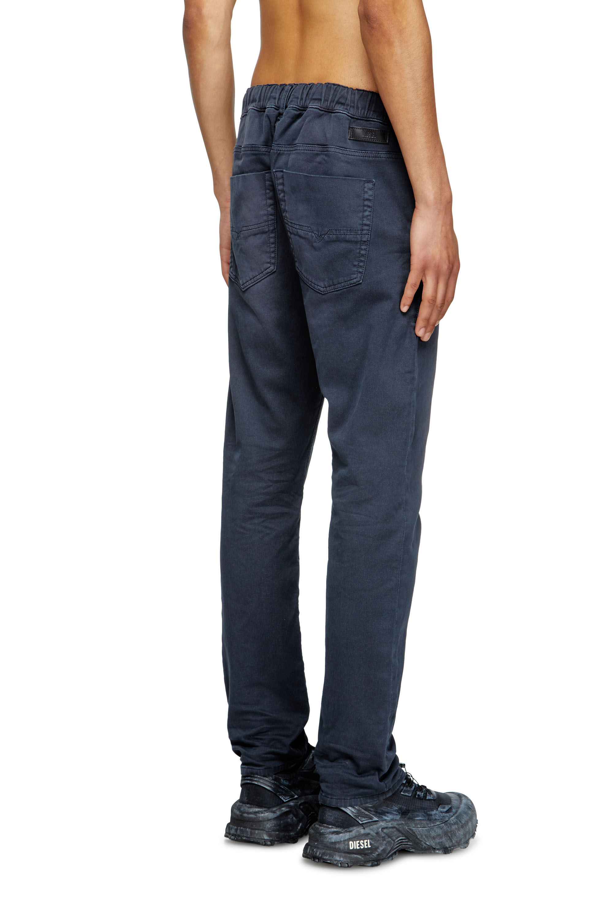 Diesel - Regular 2030 D-Krooley Joggjeans® 0670M Homme, Bleu Foncé - Image 4