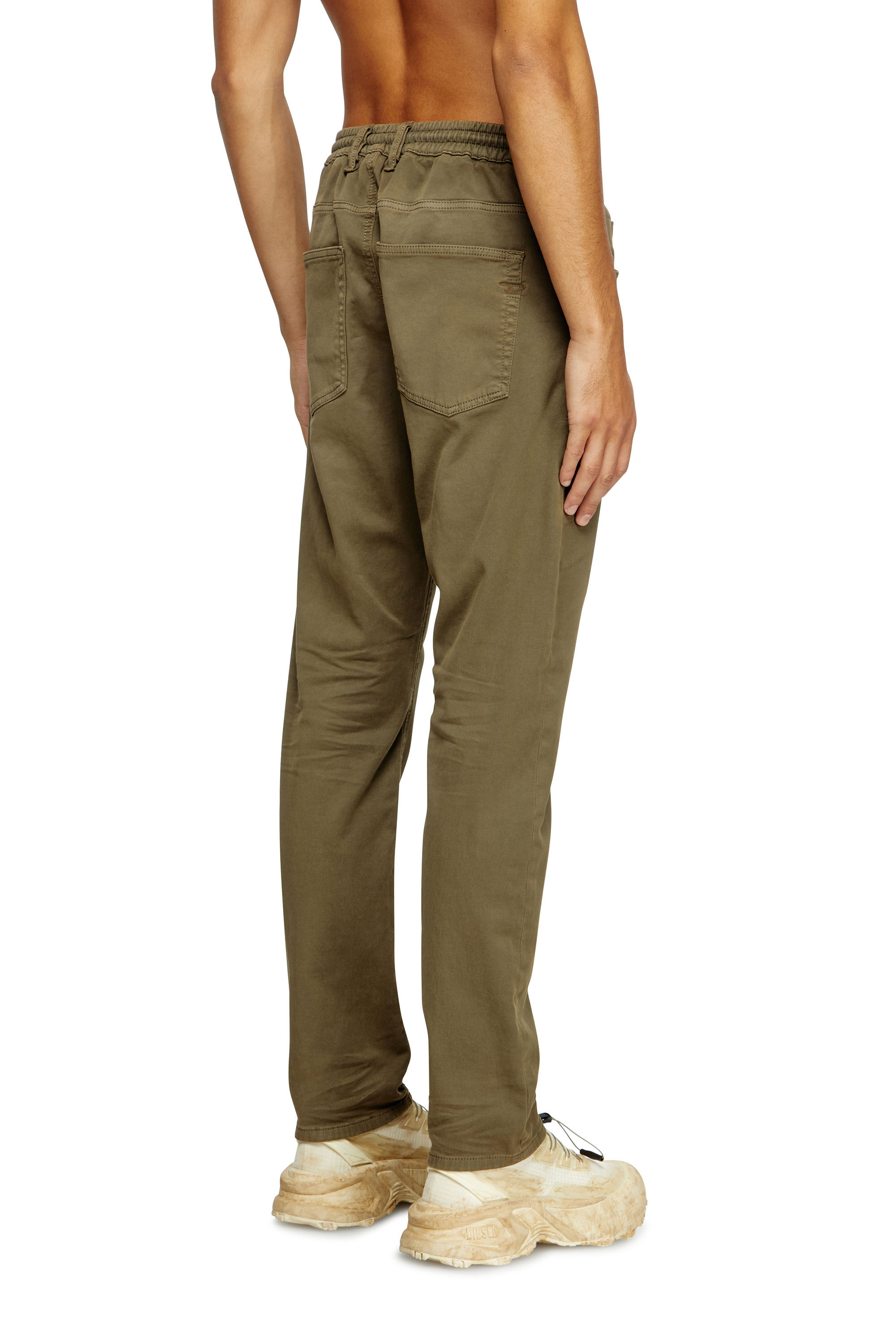 Diesel - Regular 2030 D-Krooley Joggjeans® 0670M Homme, Vert - Image 4